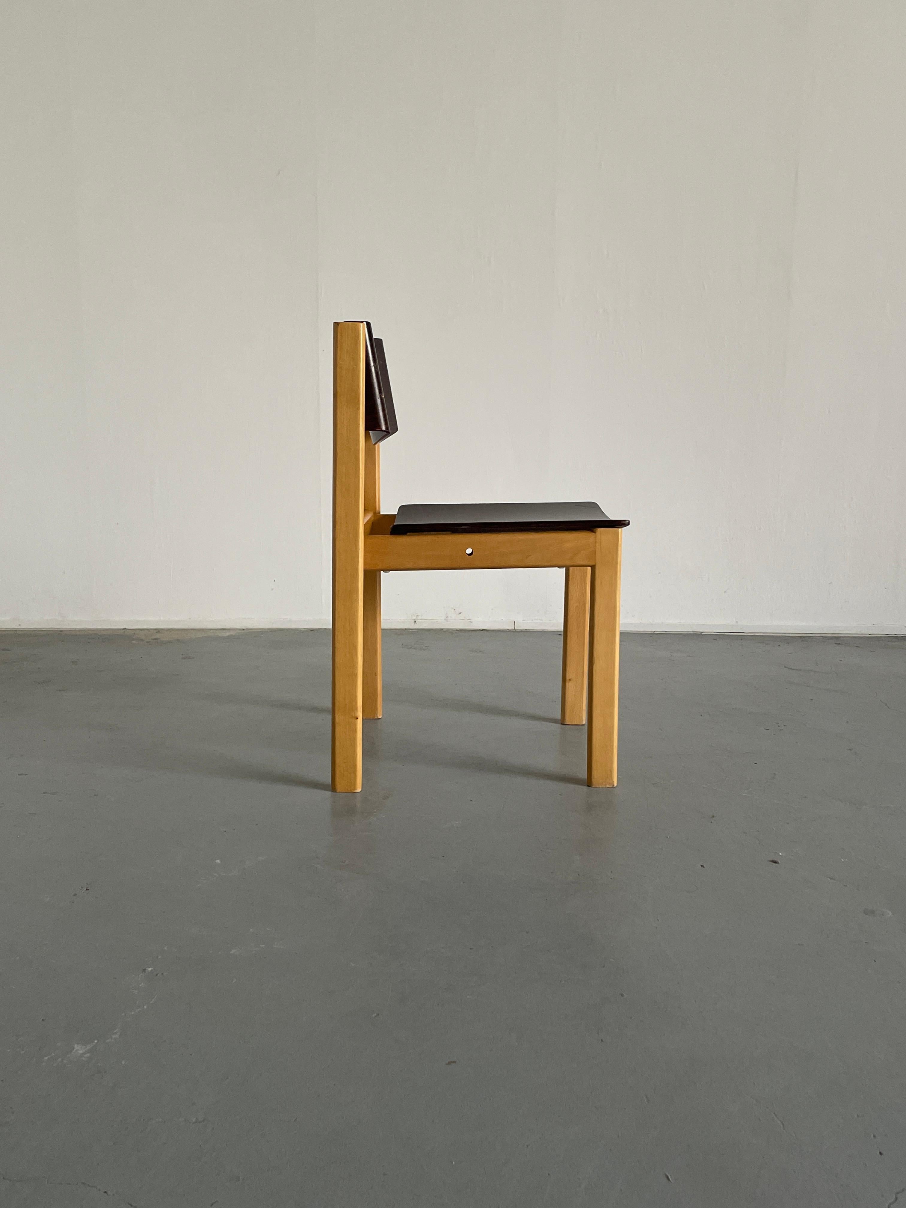 1 des 8 chaises de salle à manger en bois cintré du milieu du siècle dans le style de Roland Rainer, 1970 en vente 4