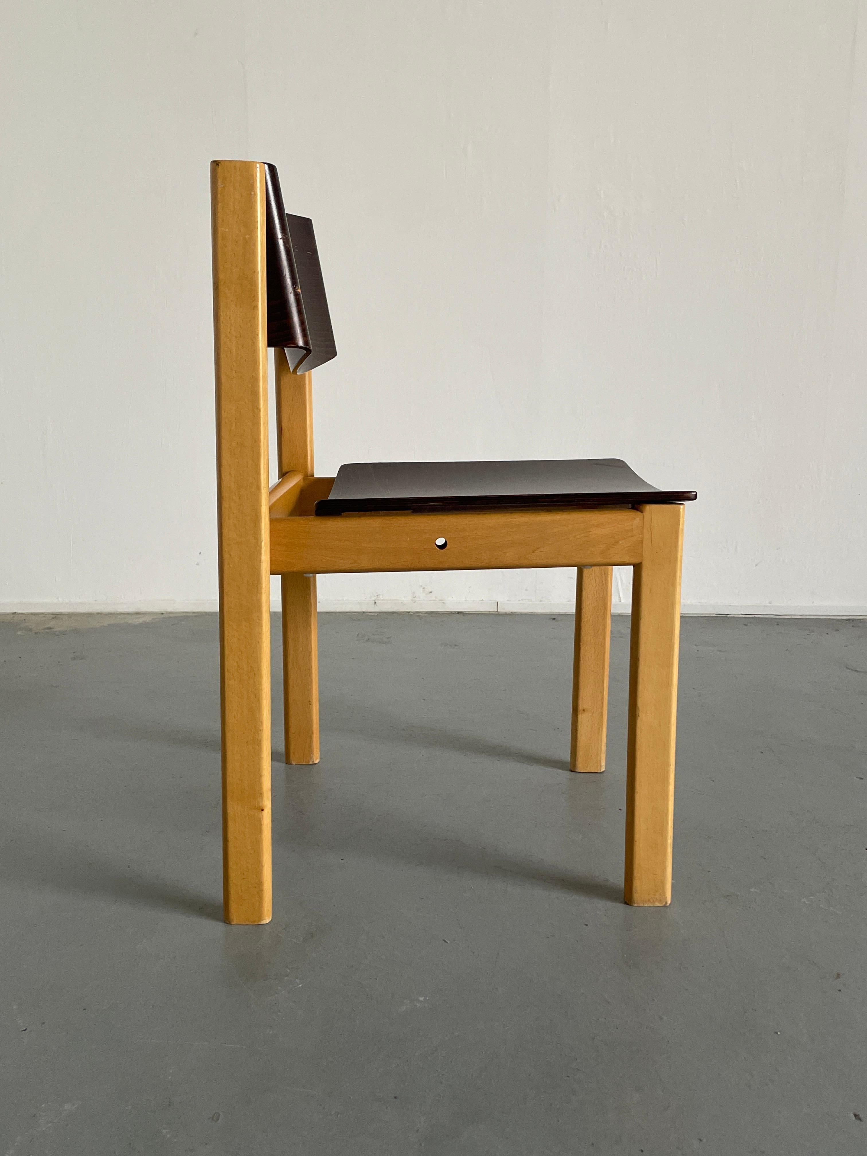 1 des 8 chaises de salle à manger en bois cintré du milieu du siècle dans le style de Roland Rainer, 1970 en vente 5