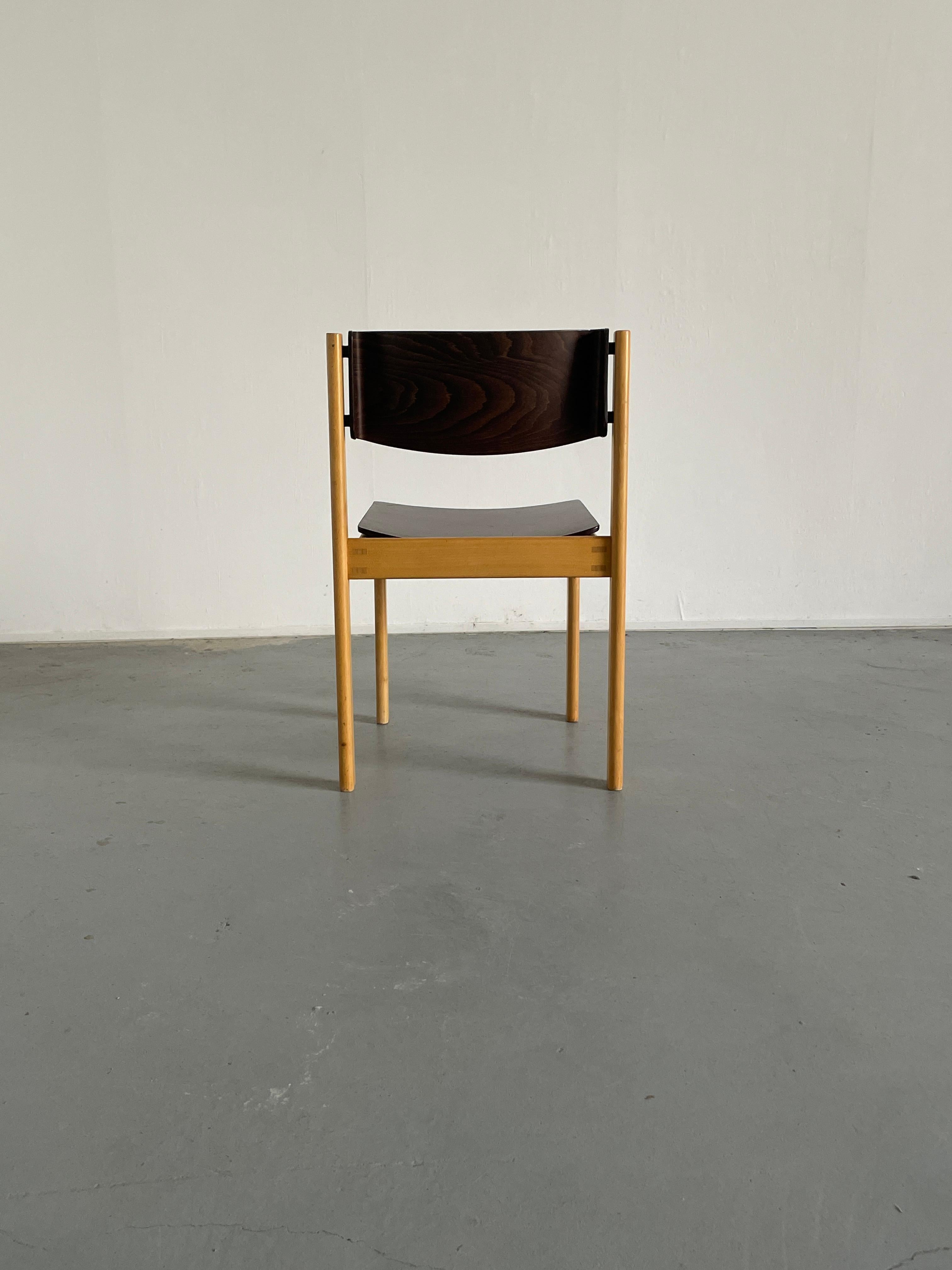 1 des 8 chaises de salle à manger en bois cintré du milieu du siècle dans le style de Roland Rainer, 1970 en vente 6