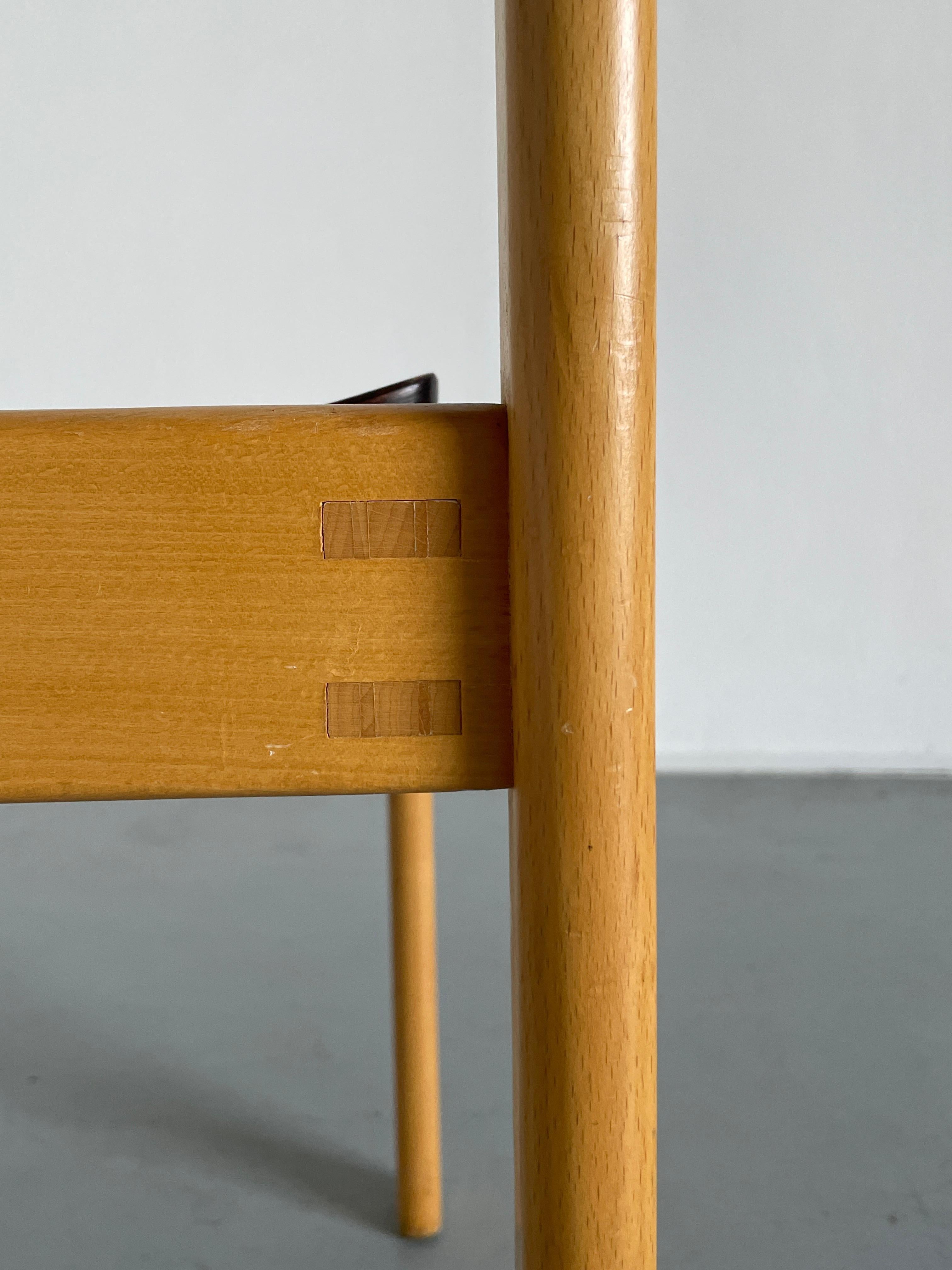 1 des 8 chaises de salle à manger en bois cintré du milieu du siècle dans le style de Roland Rainer, 1970 en vente 10