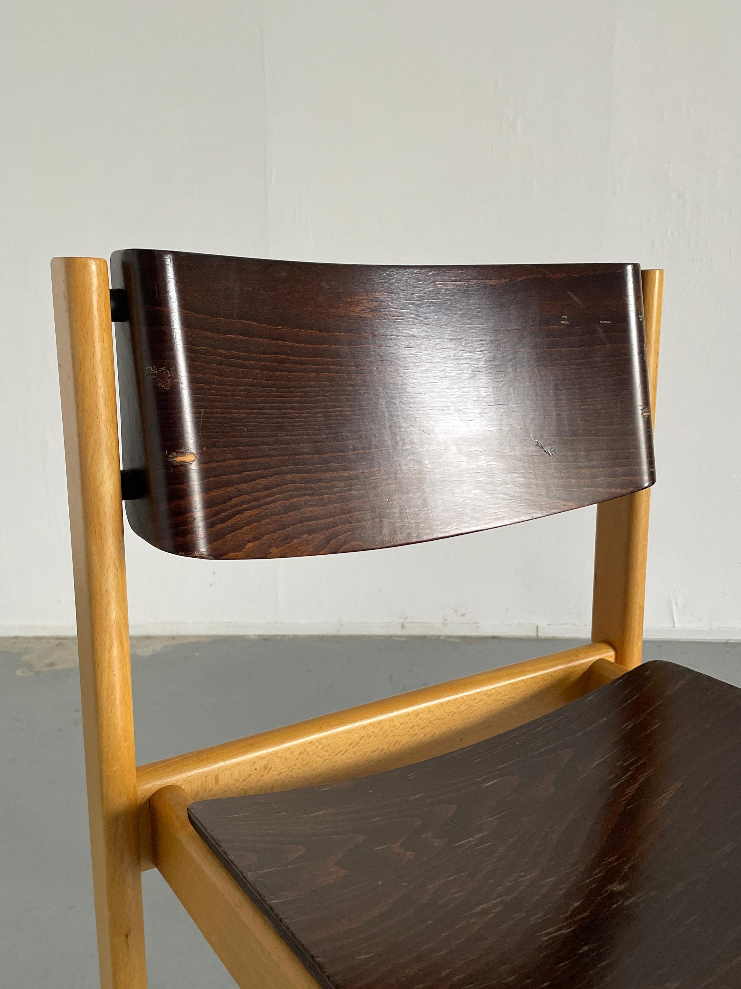 1 des 8 chaises de salle à manger en bois cintré du milieu du siècle dans le style de Roland Rainer, 1970 Bon état - En vente à Zagreb, HR