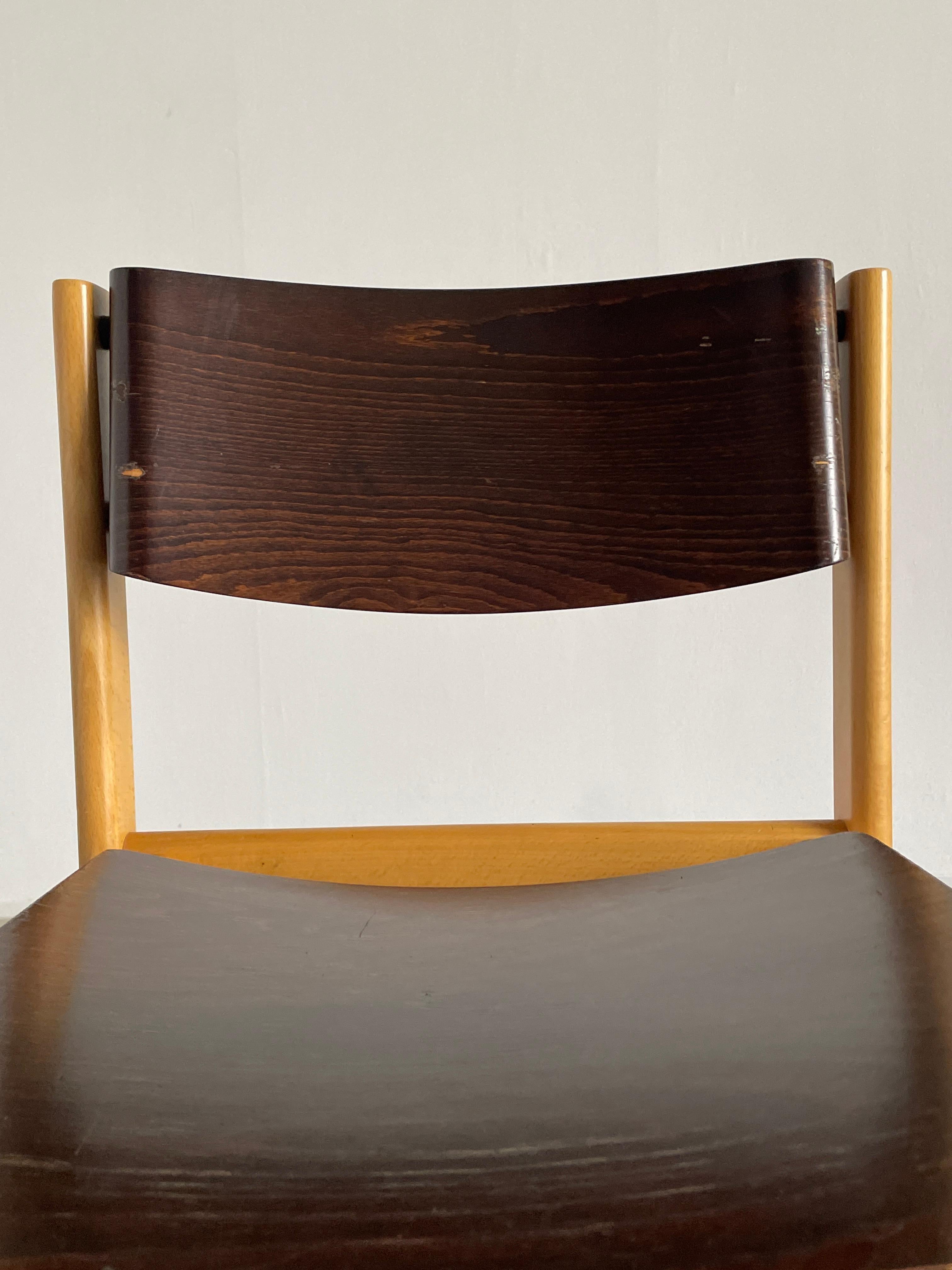 1 des 8 chaises de salle à manger en bois cintré du milieu du siècle dans le style de Roland Rainer, 1970 en vente 2
