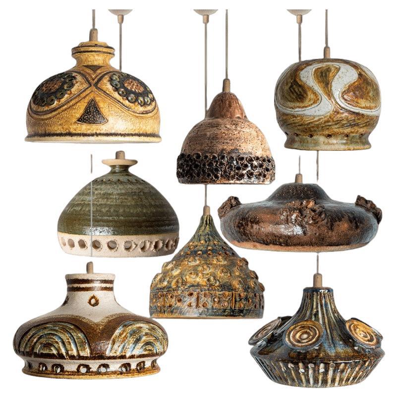 1 di 8 luci a sospensione in ceramica multicolore, Danimarca, 1970