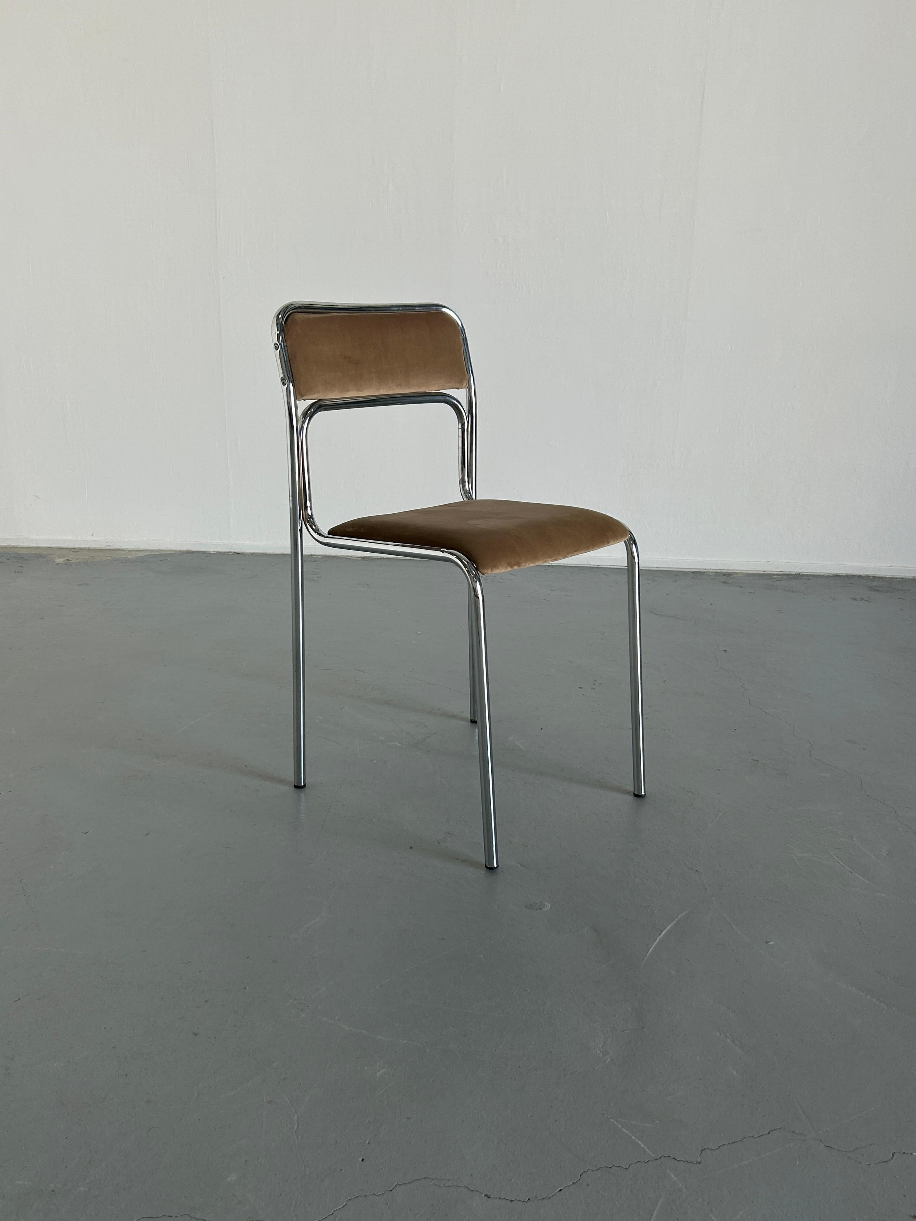 1 de 8 Sillas de comedor vintage Bauhaus de cromo, acero y terciopelo beige. Años 80 Italia en venta 5