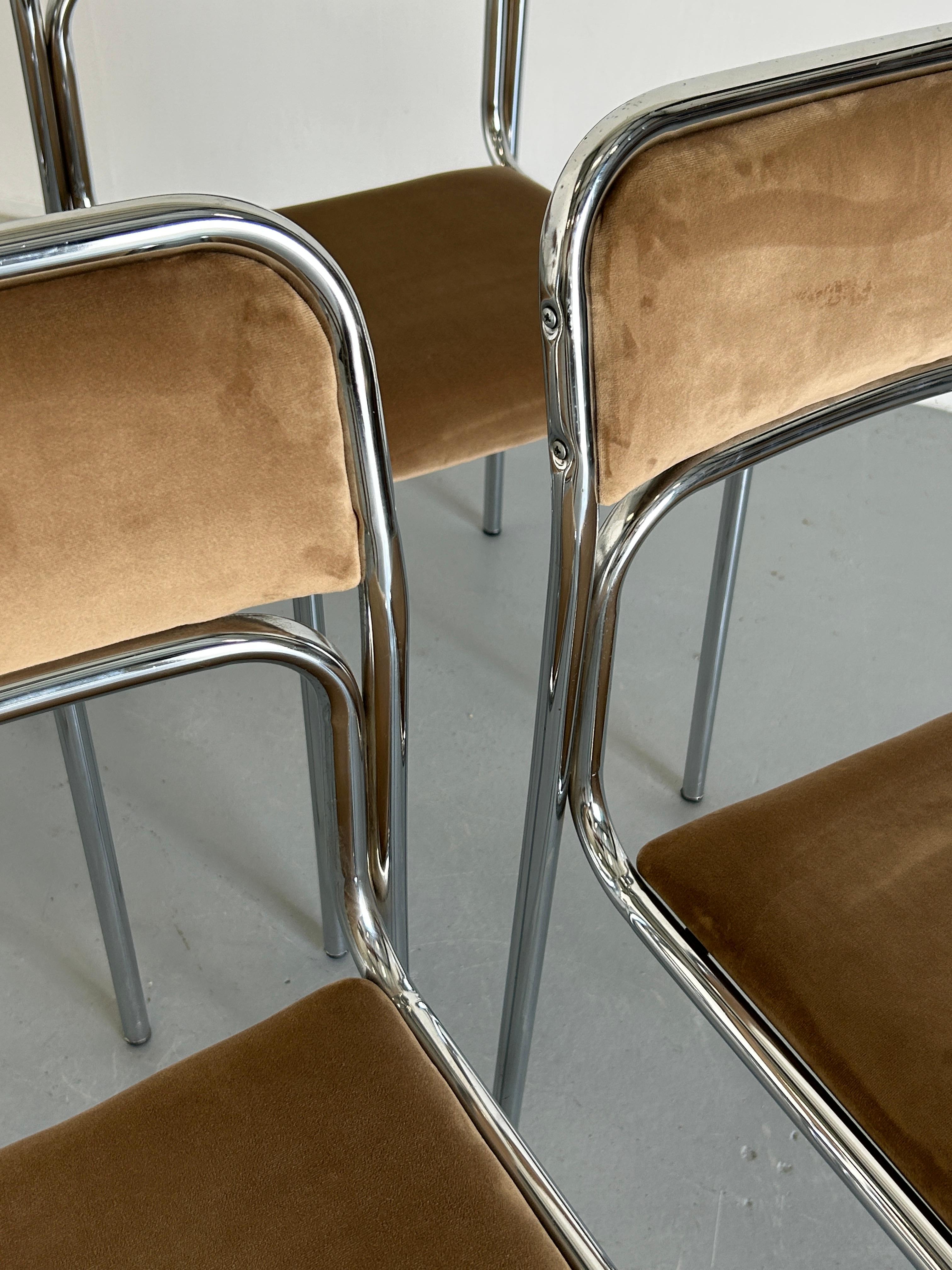 1 de 8 Sillas de comedor vintage Bauhaus de cromo, acero y terciopelo beige. Años 80 Italia en venta 6