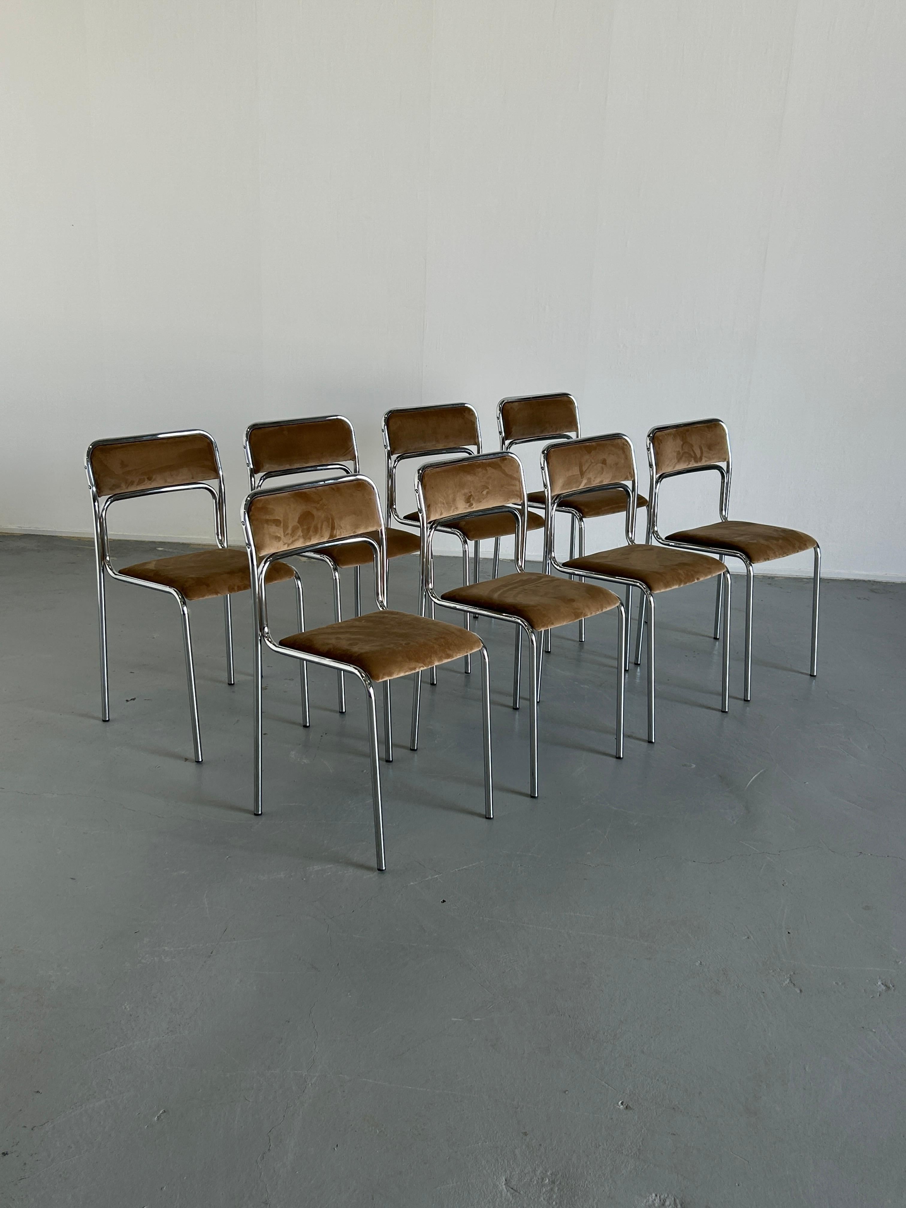 1 de 8 Sillas de comedor vintage Bauhaus de cromo, acero y terciopelo beige. Años 80 Italia en Bueno estado para la venta en Zagreb, HR