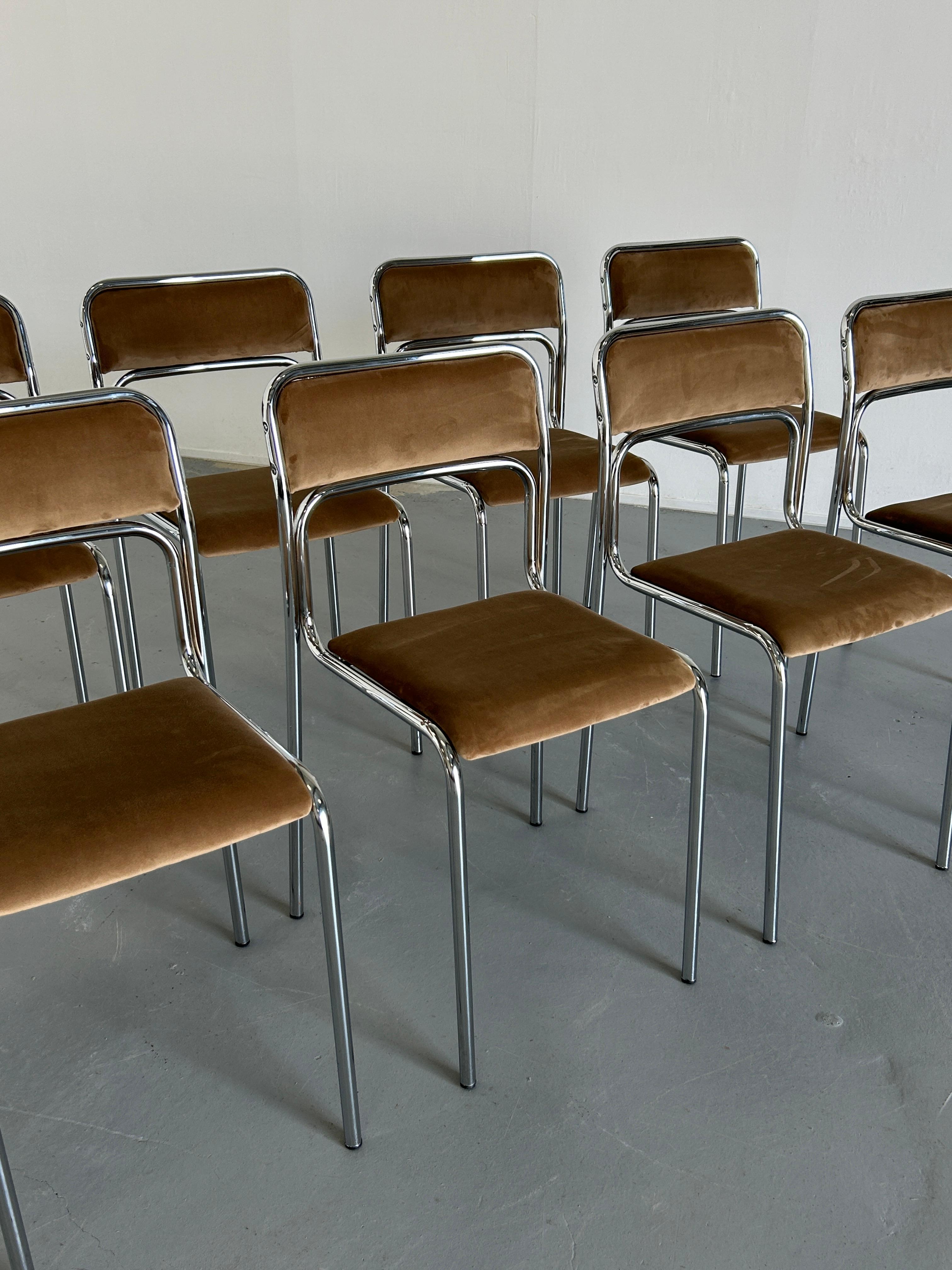 1 de 8 Sillas de comedor vintage Bauhaus de cromo, acero y terciopelo beige. Años 80 Italia finales del siglo XX en venta