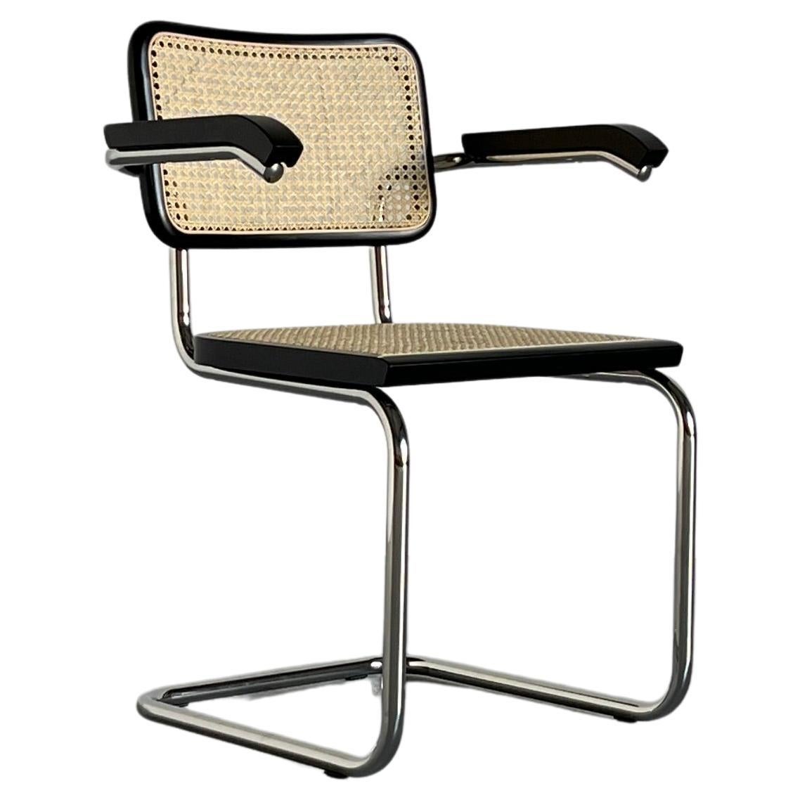 1 des 8 fauteuils Cesca du milieu du siècle dernier, Marcel Breuer B64, début des années 00