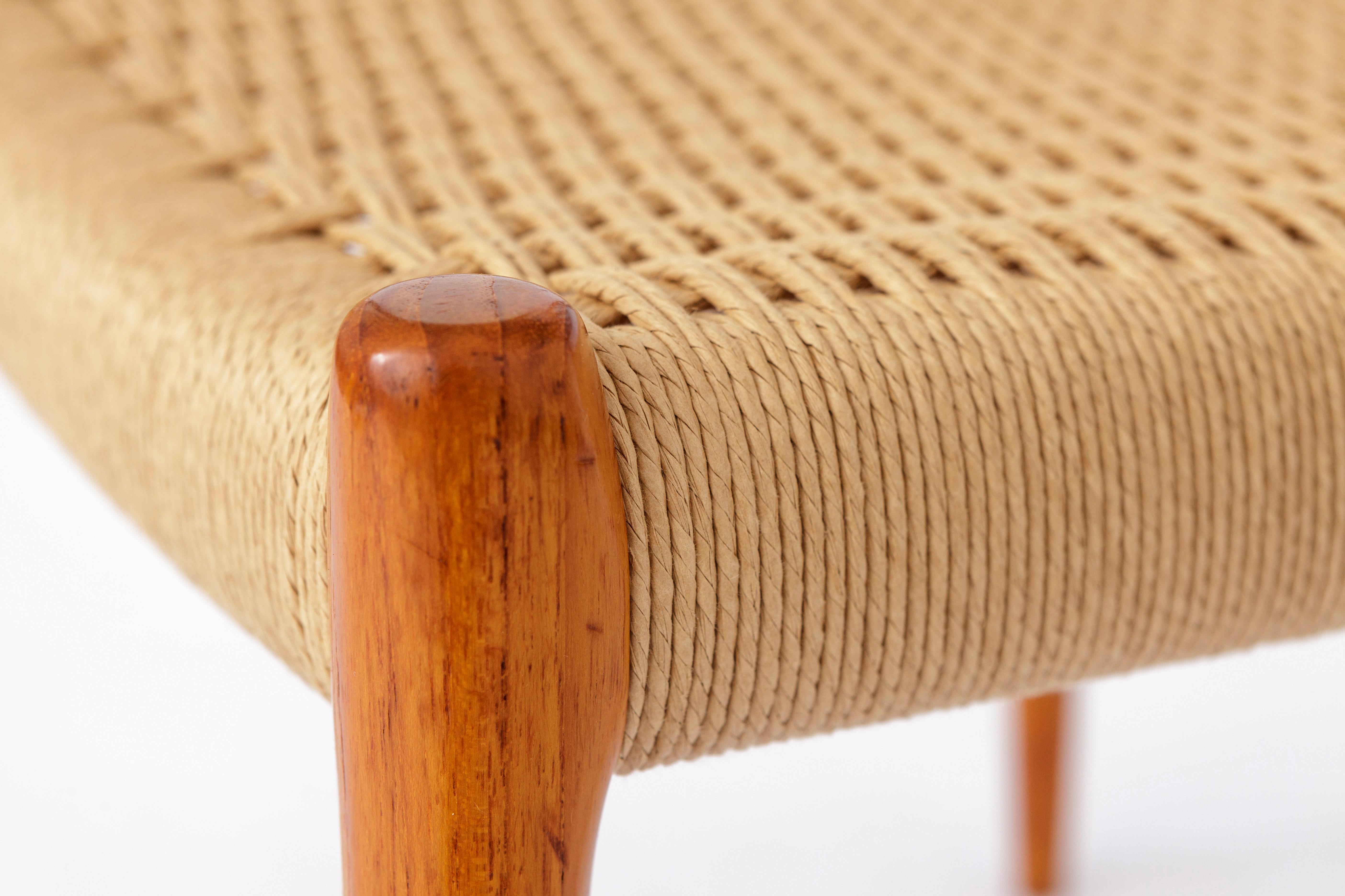 Lucidato 1 of 8 Sedia vintage Niels Otto Moller Model 83, 1974 - Legno di teak, seduta rinnovata in vendita