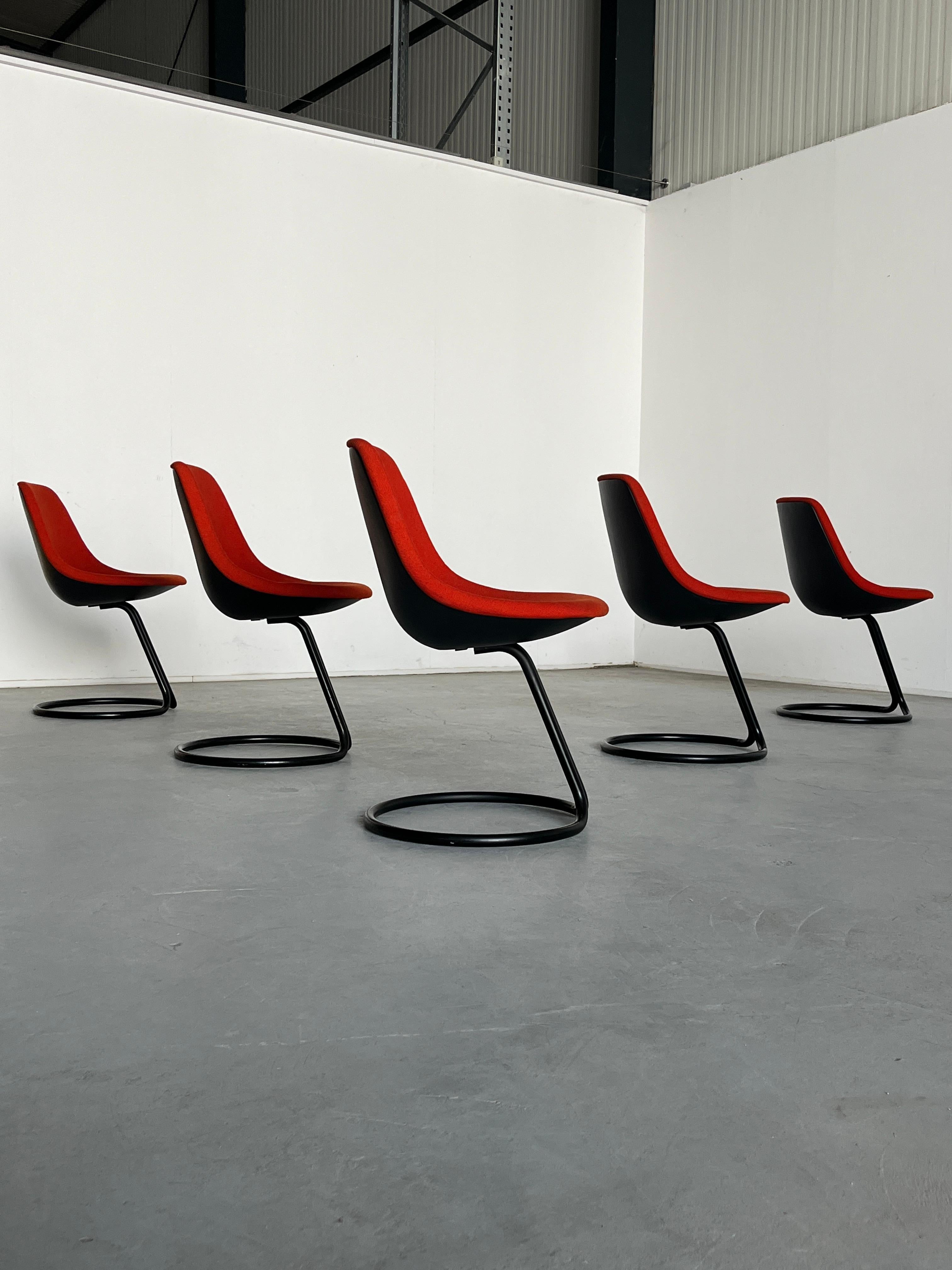 1 of 8 Vintage Postmodern Cantilever Dining Chairs by Giotto Stoppino, 80s Italy In Good Condition In Zagreb, HR