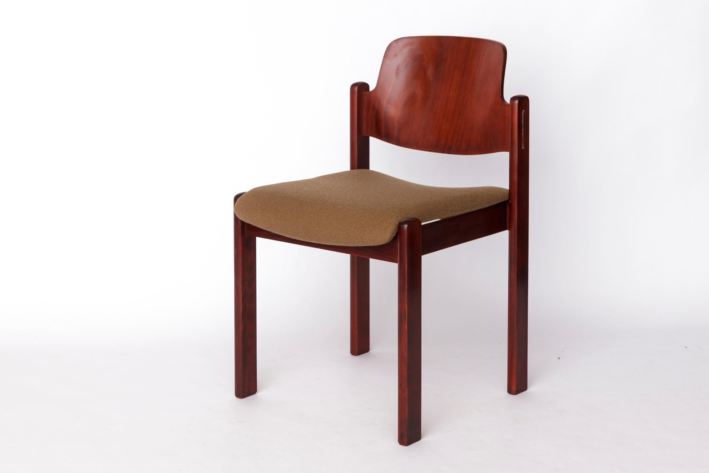 1 von 9 Vintage Lübke Stapelstuhl, 1970er Jahre deutsches Design, dunkles Buchenholz (Deutsch) im Angebot