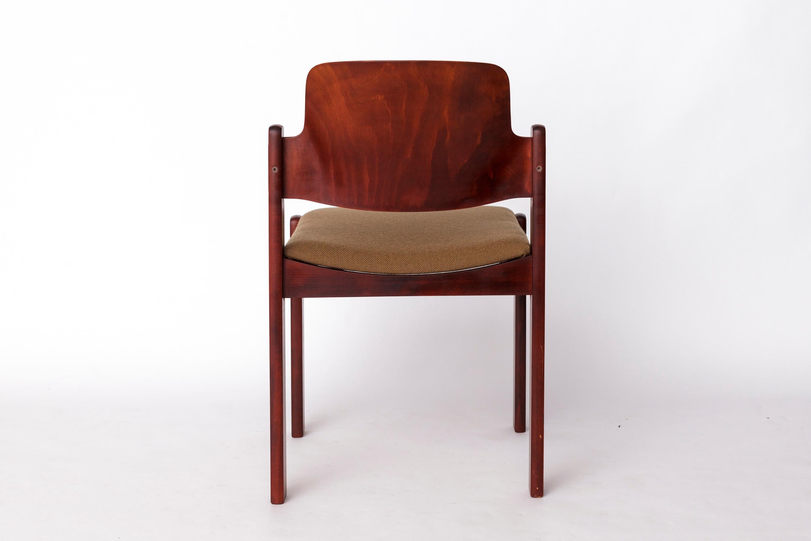 1 von 9 Vintage Lübke Stapelstuhl, 1970er Jahre deutsches Design, dunkles Buchenholz im Zustand „Gut“ im Angebot in Hannover, DE