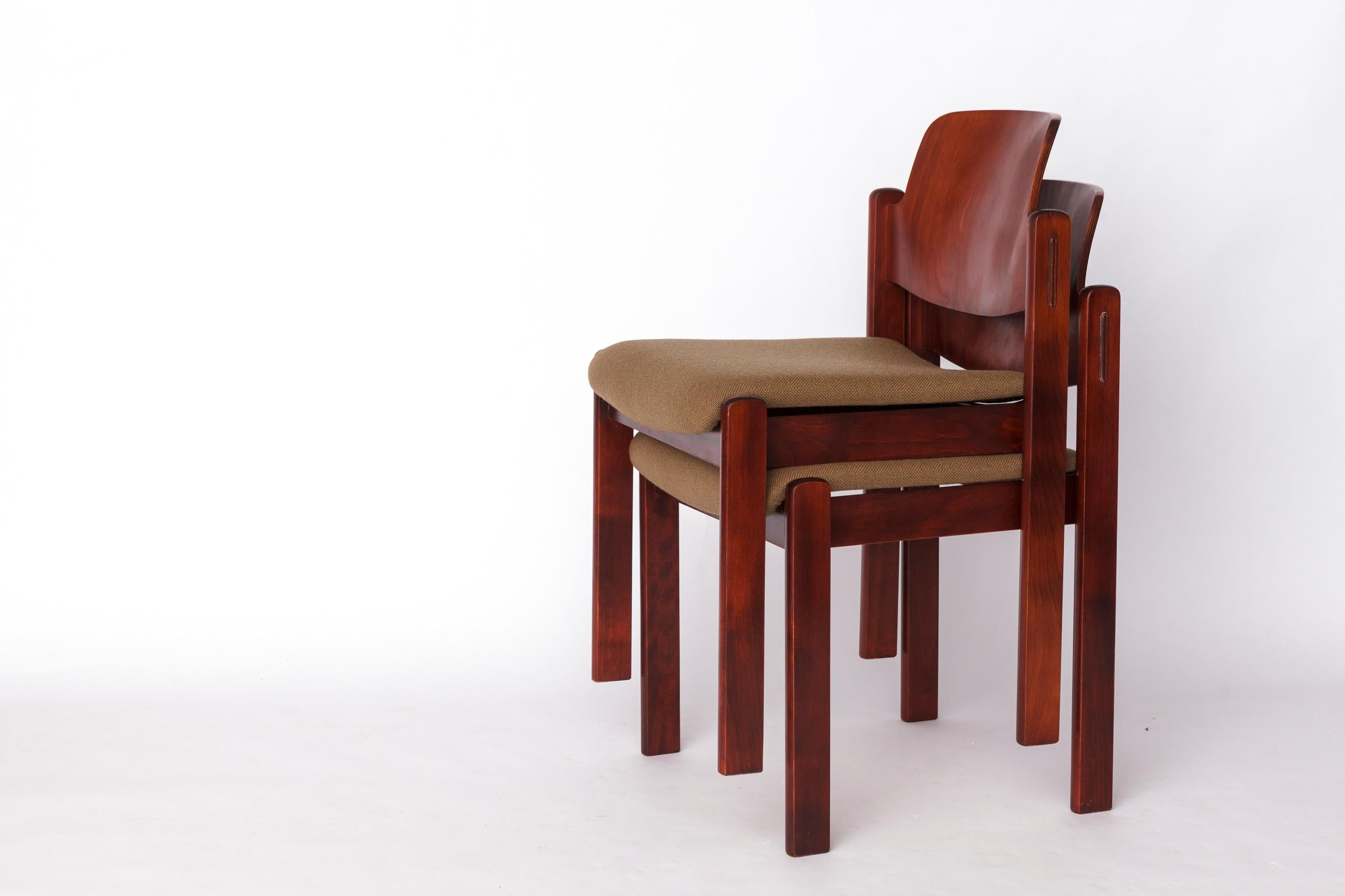 1 von 9 Vintage Lübke Stapelstuhl, 1970er Jahre deutsches Design, dunkles Buchenholz (Ende des 20. Jahrhunderts) im Angebot