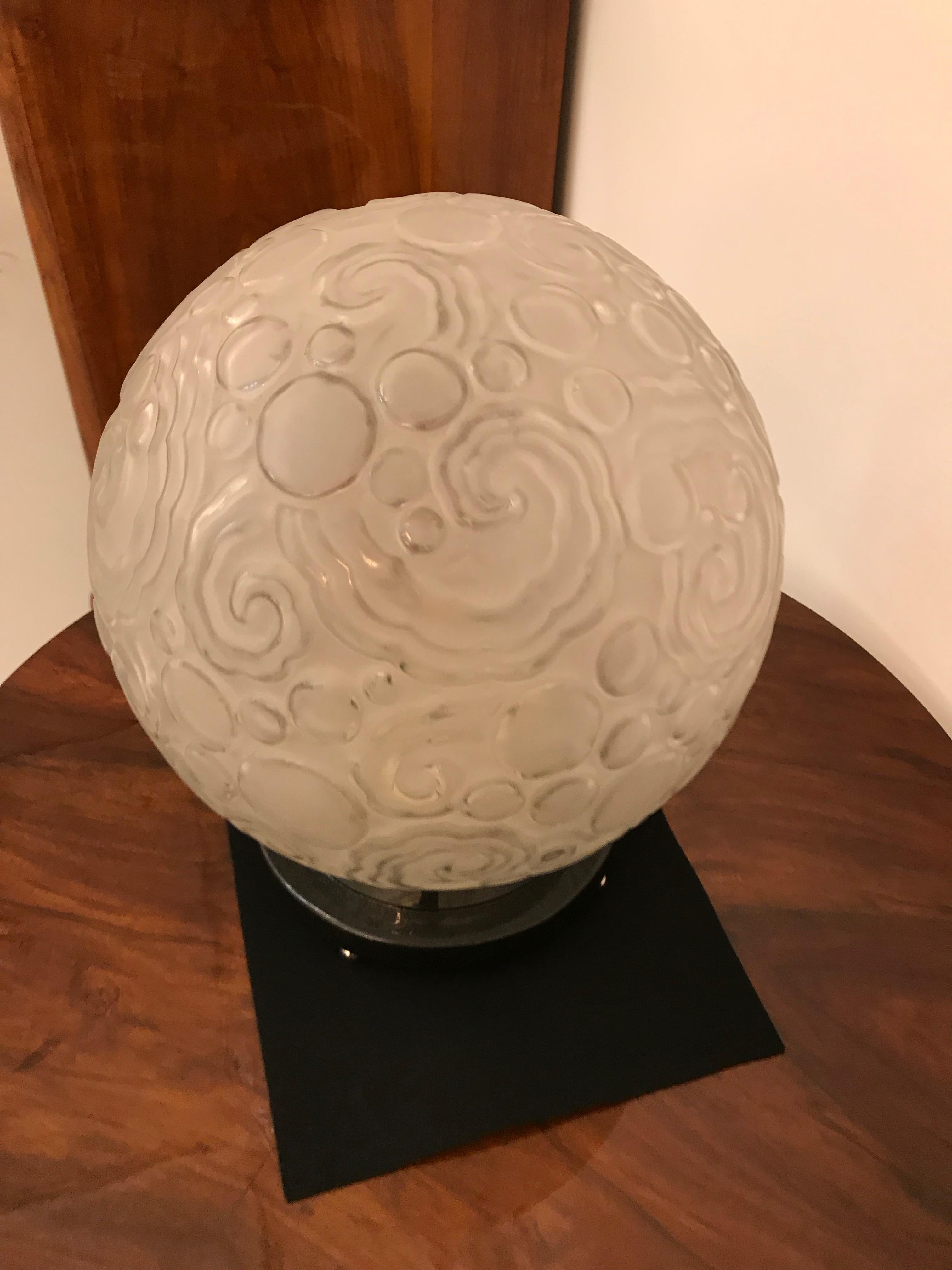 Lampe de table Art déco française par Sabino avec motif géométrique en vente 1