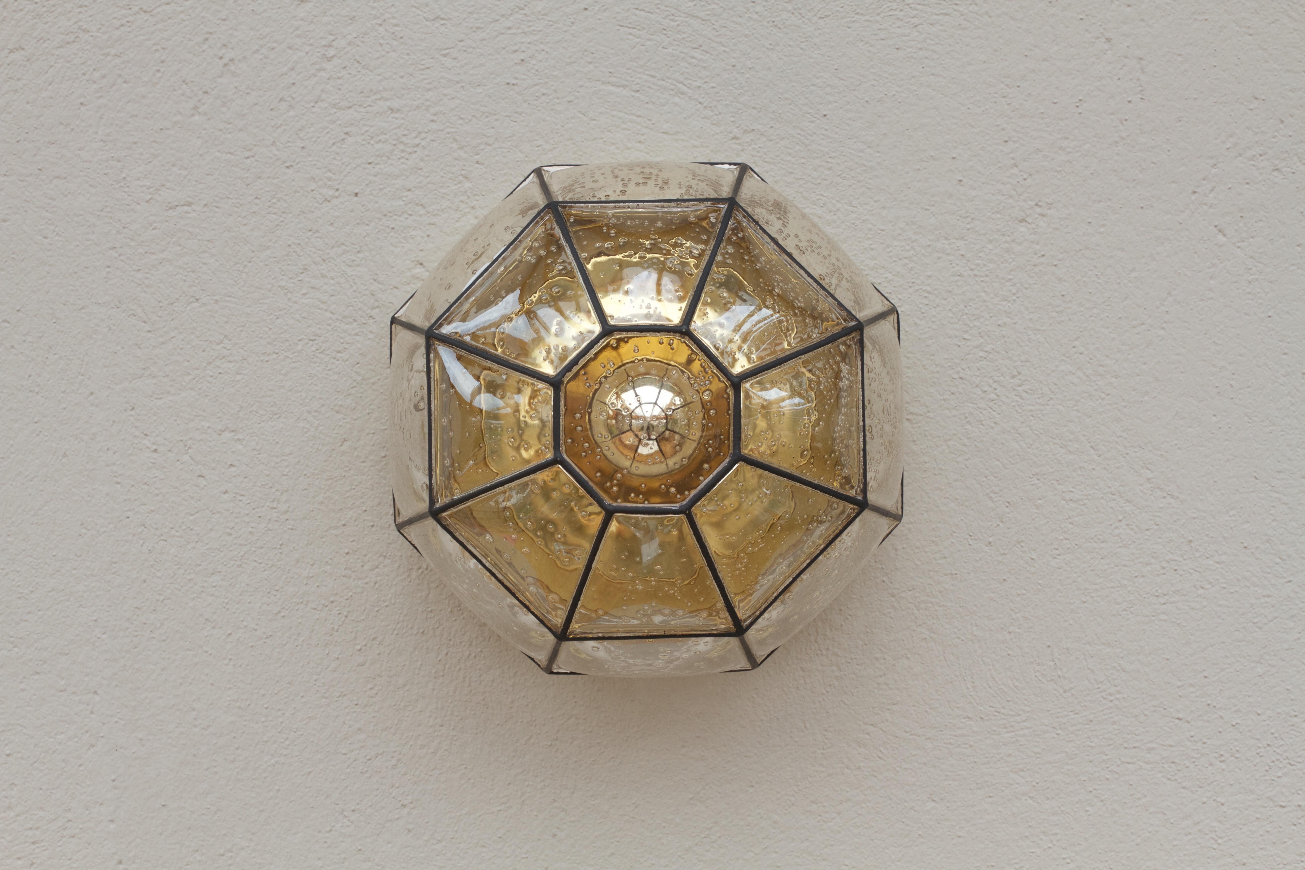 1 di una coppia di lampade ad incasso in ferro e vetro a bolle di Limburg Glashütte 1960s in vendita 3