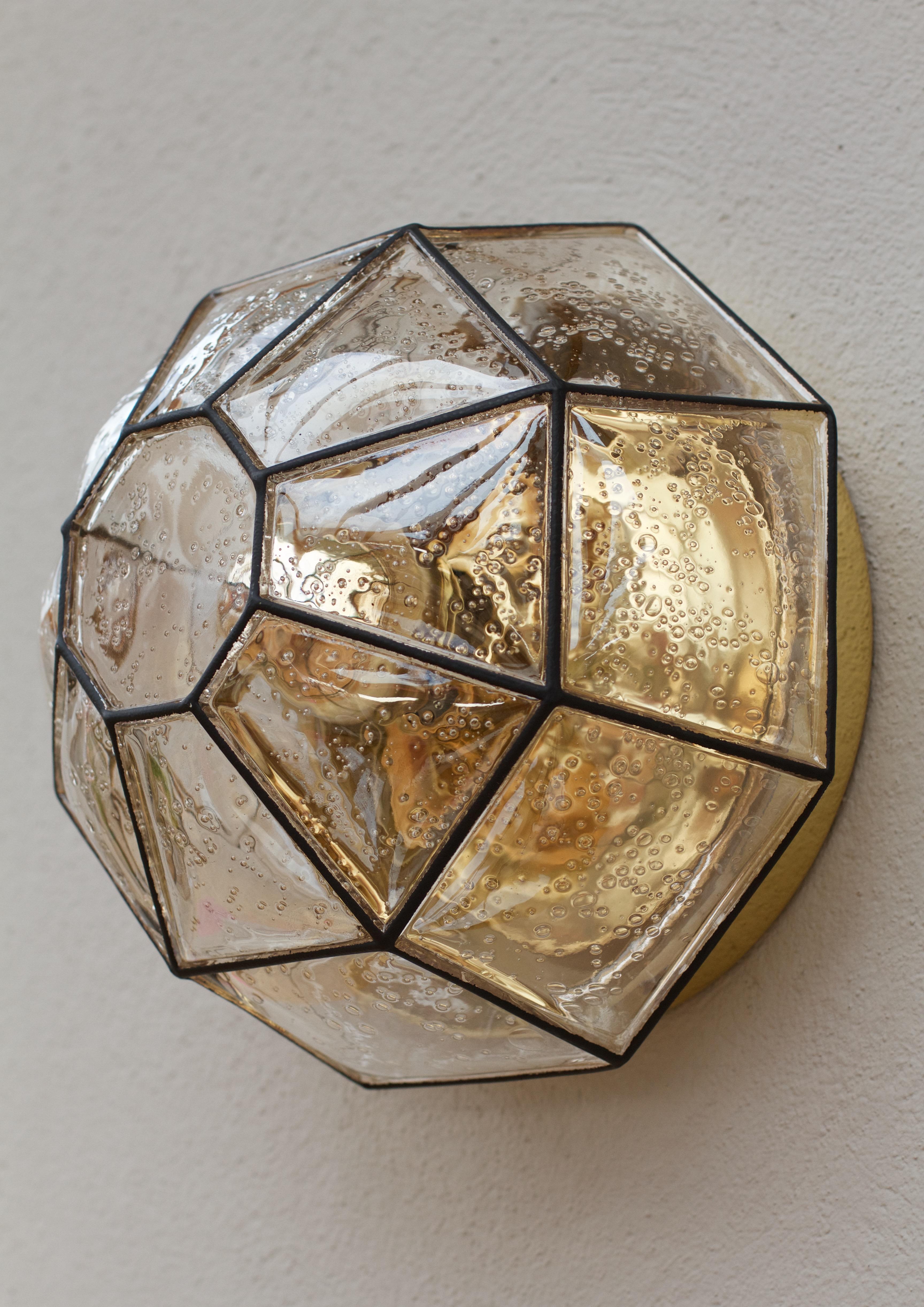 Stampato 1 di una coppia di lampade ad incasso in ferro e vetro a bolle di Limburg Glashütte 1960s in vendita
