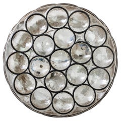 1 de un par de lámparas empotrables Limburg de grandes anillos circulares de hierro y cristal Años 60