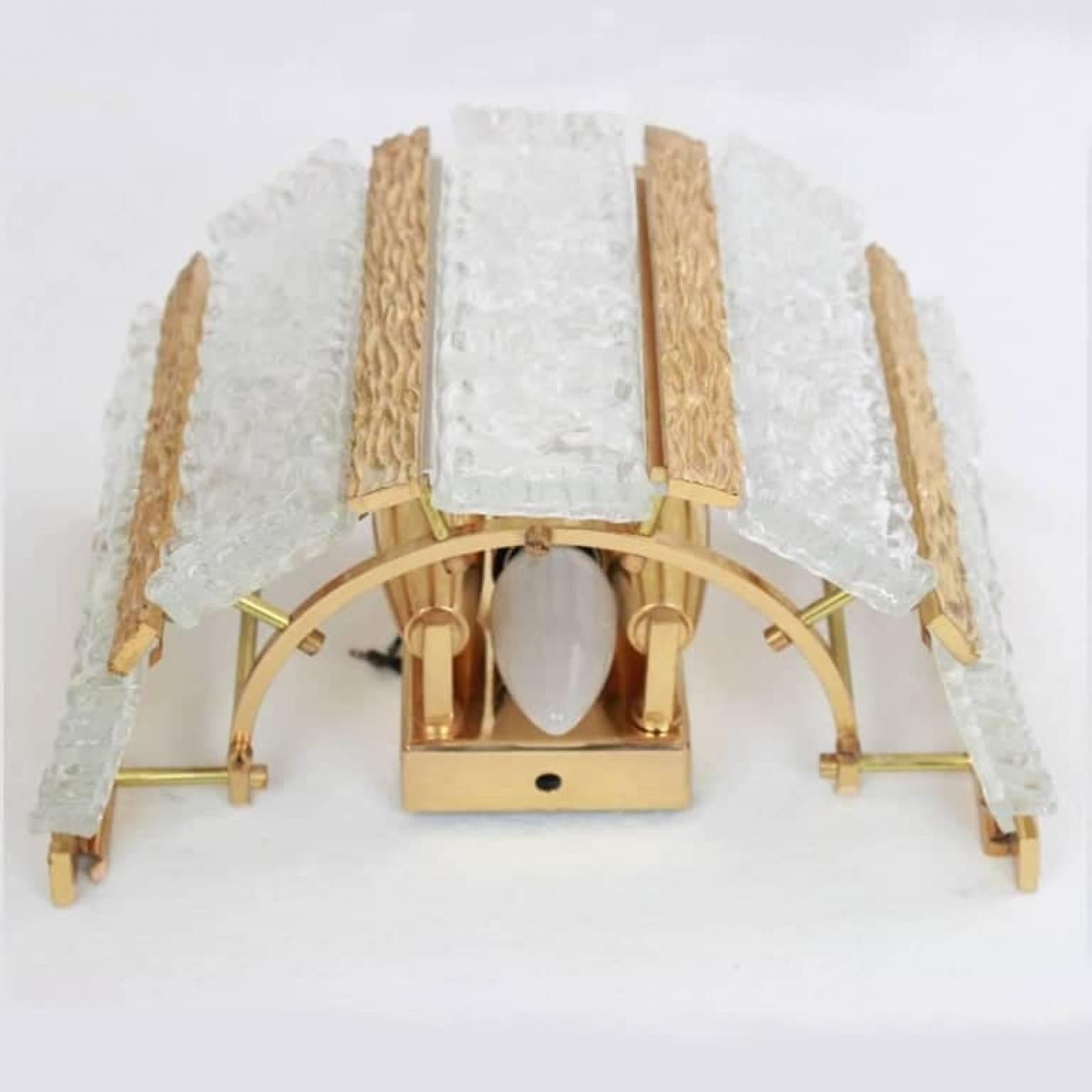 1 de los 10 Apliques Tambor Dorado y Cristal Hielo, Austria Moderno de mediados de siglo en venta