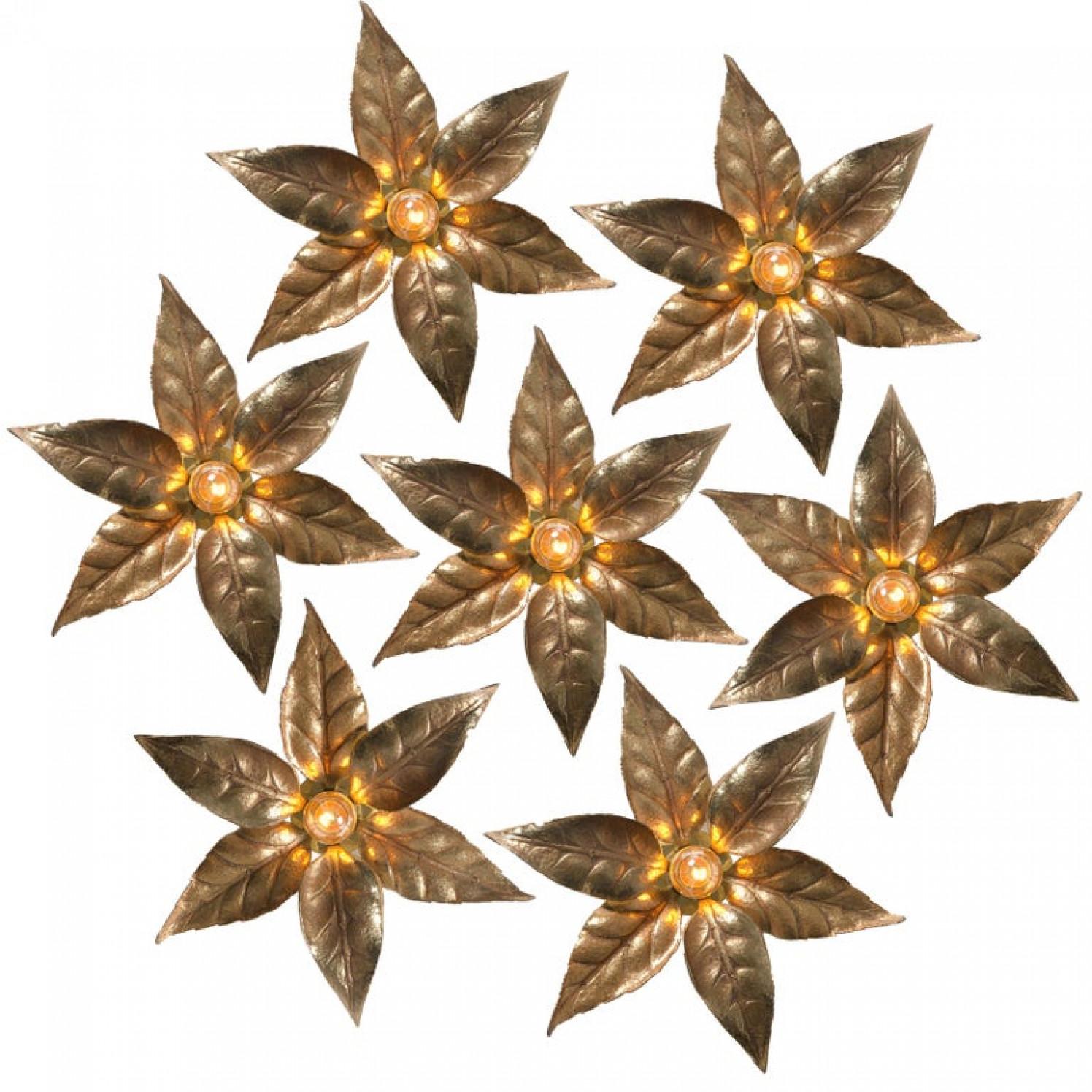 1 of 6 very nice massive flower wall lights, made in Belgium in the 1970s. In a style reminiscent of designs by Willy Daro. These lights are made of brass and look like a life-size big flower, very nice sculpted in brass.

The golden brass reflects