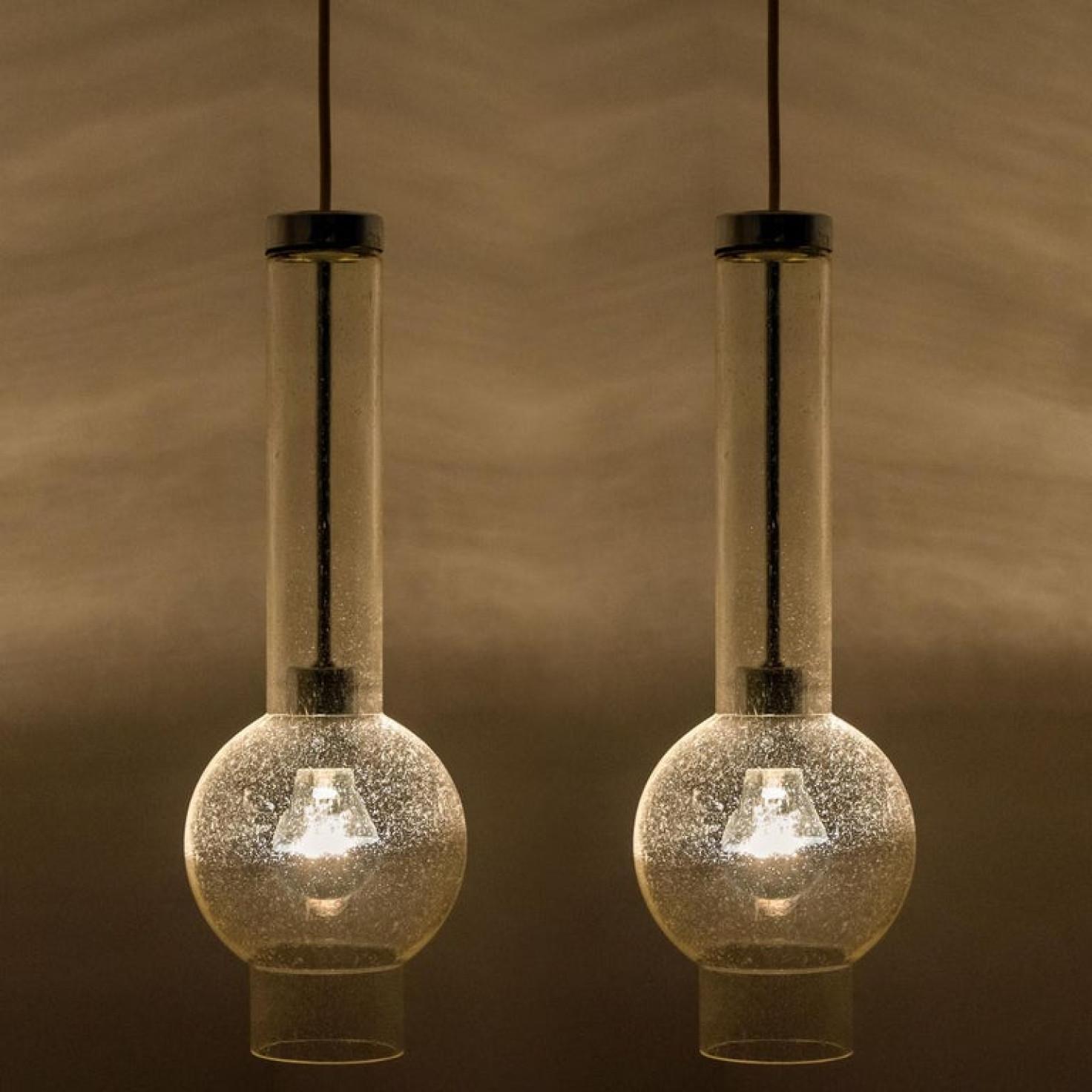 1 der 10 mundgeblasenen Glasröhren-Pedant-Leuchten von Staff Lights, 1970er Jahre im Zustand „Gut“ im Angebot in Rijssen, NL