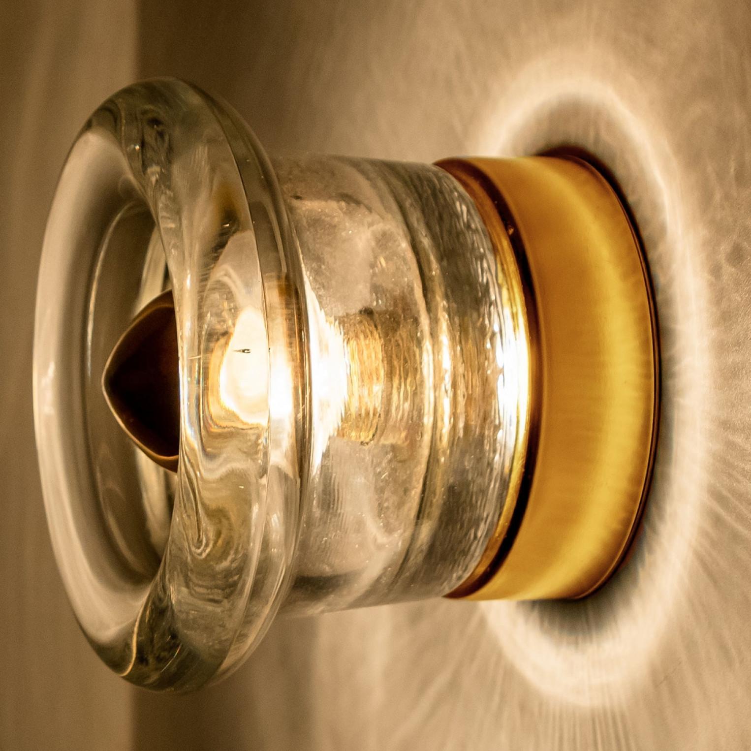 Tedesco 1 delle 12 lampade da parete in vetro e ottone di Cosack Leuchten, anni '70 in vendita