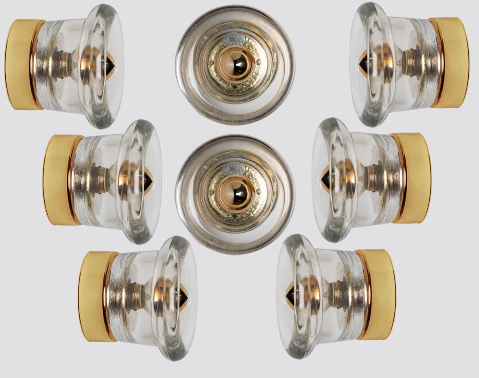 Fine XX secolo 1 delle 12 lampade da parete in vetro e ottone di Cosack Leuchten, anni '70 in vendita