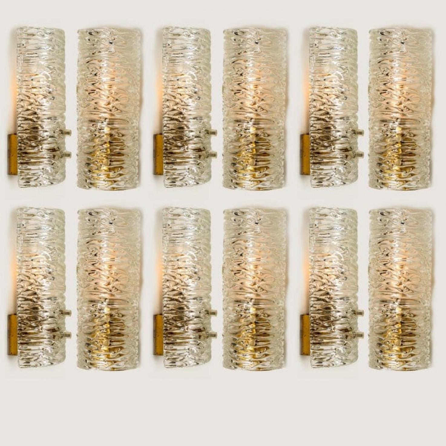1 des 12 Appliques en laiton et verre faites à la main par J.T. Kalmar en vente 3