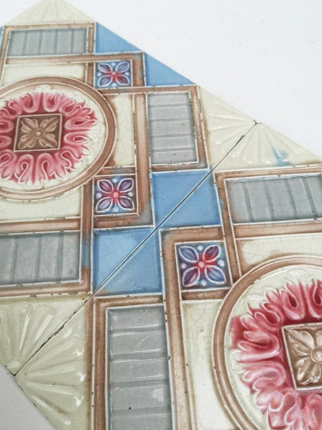 1 of the 13 Glazed Relief Tiles Produits Céramiques de la Dyle, circa 1930 In Good Condition For Sale In Rijssen, NL