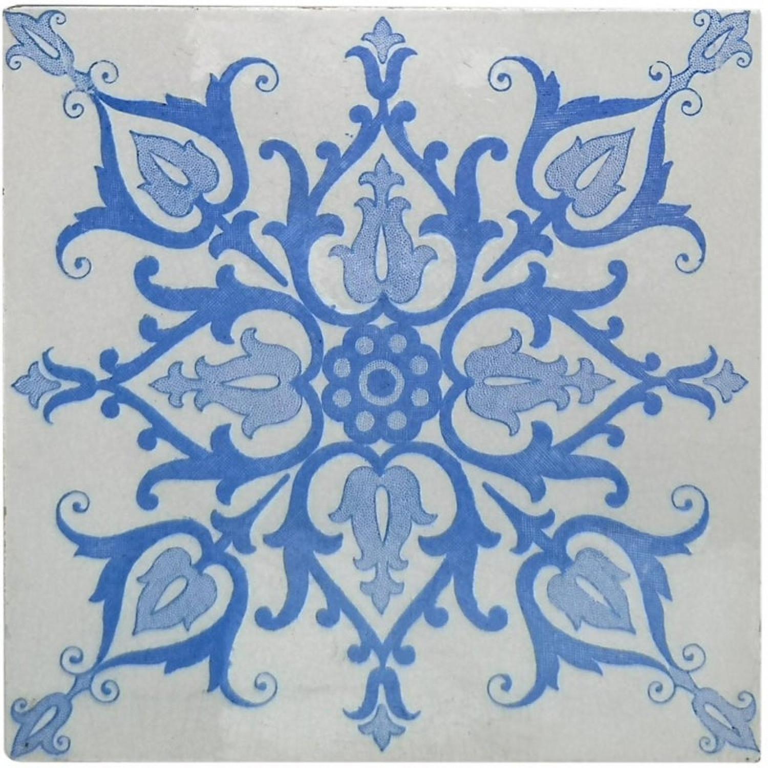 1 of the 140 glazed ceramic tiles tiles by Boch Freres, la Louvière, circa 1920's . Beautiful original antique blue and off-white tiles with a wonderful rich pattern.

The dimensions per tile are: 5.9 inch (15.2 cm) width x 5.9 inch (15.2 cm)