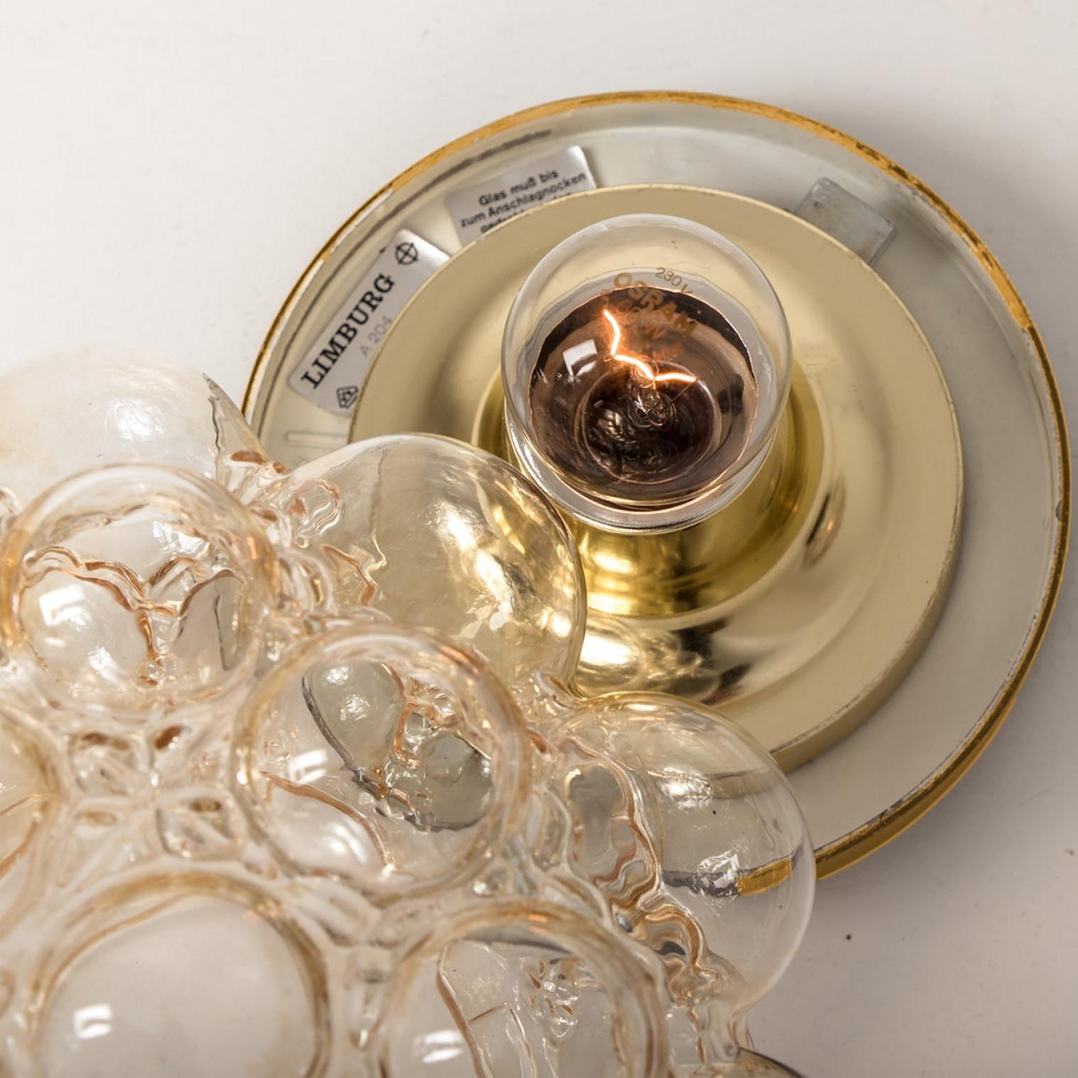 1 delle 2 lampade a sospensione in vetro a bolle d'ambra di Helena Tynell, 1960 in vendita 6