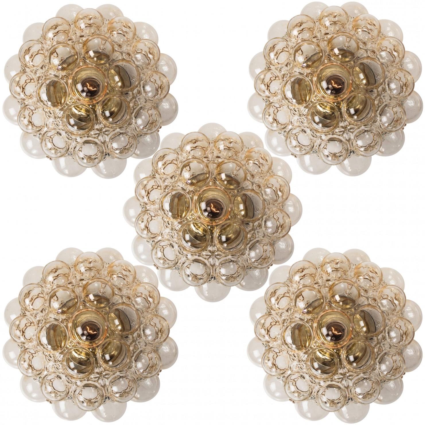 Austriaco 1 delle 2 lampade a sospensione in vetro a bolle d'ambra di Helena Tynell, 1960 in vendita