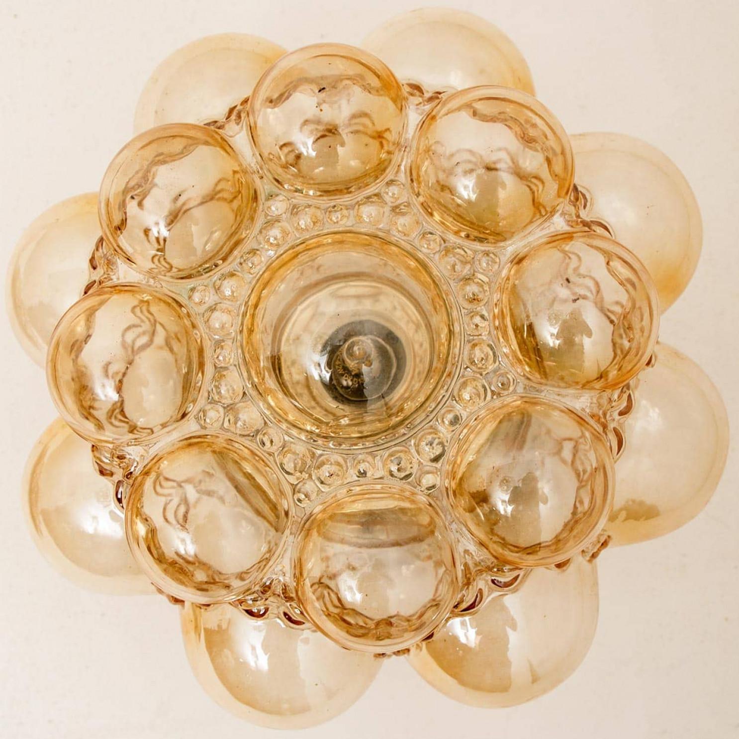 1 dei 2 apparecchi a sospensione in vetro a bolle d'ambra di Helena Tynell, 1960 in vendita 5