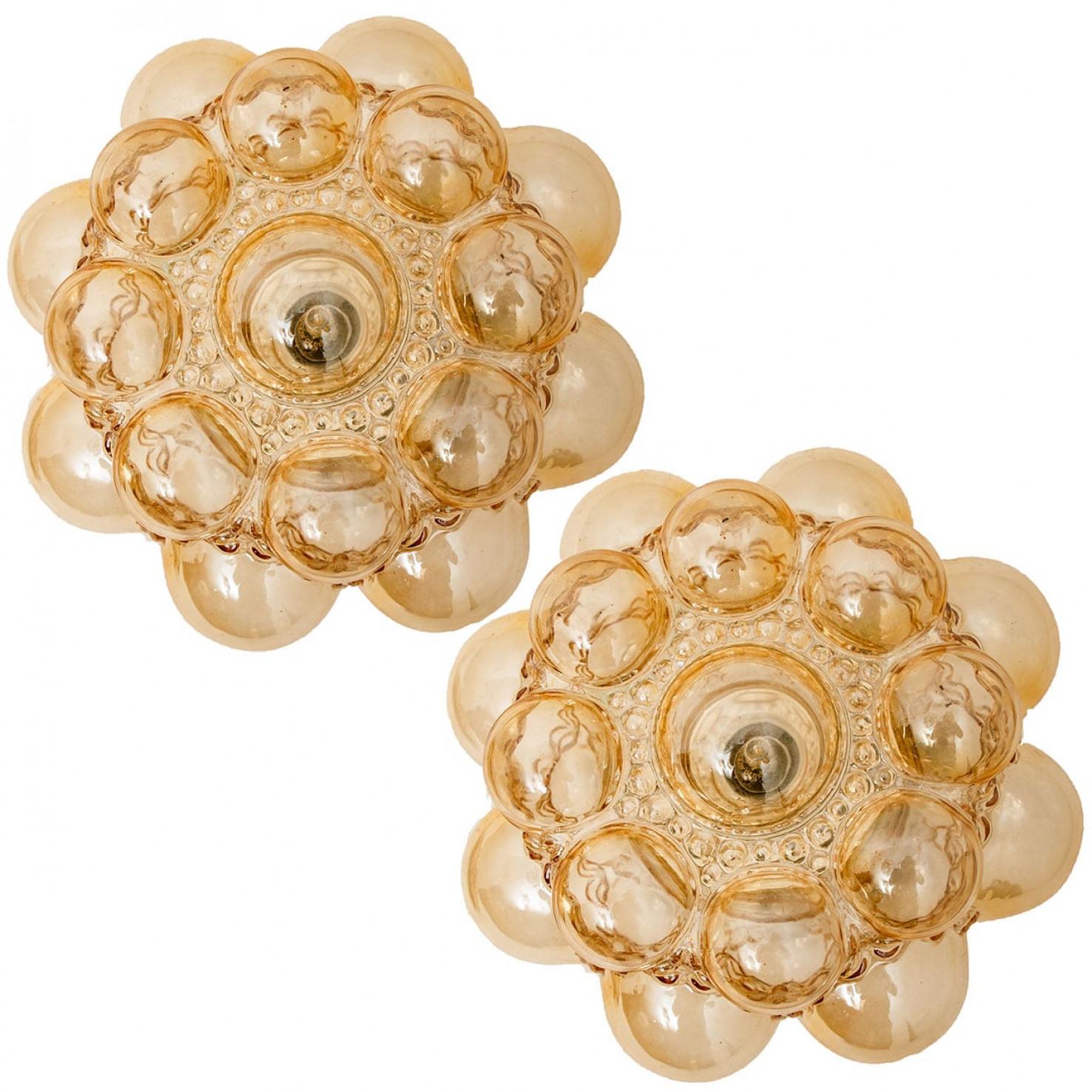 1 dei 2 apparecchi a sospensione in vetro a bolle d'ambra di Helena Tynell, 1960 in vendita 6