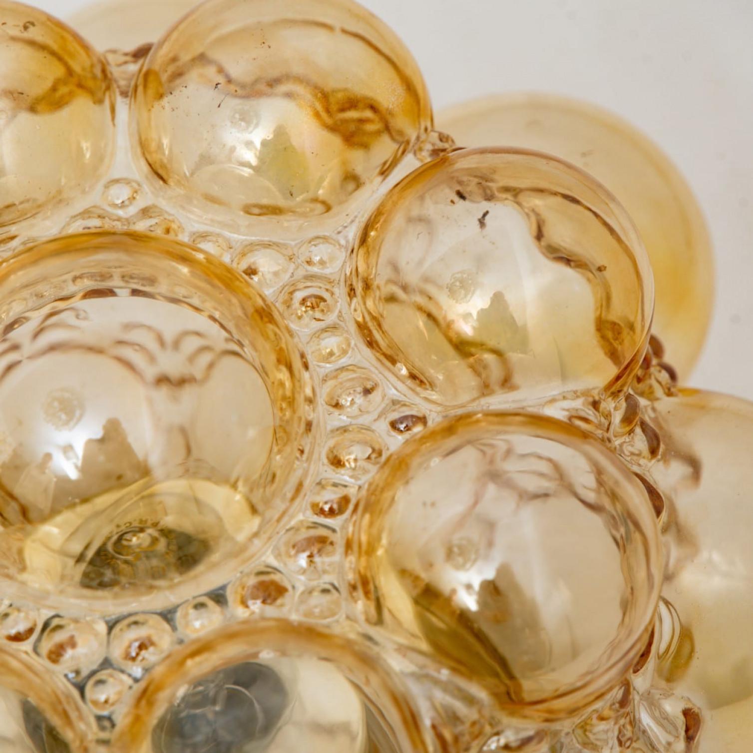 1 of the 2 Amber Bubble Glass Pendant Light Fixtures by Helena Tynell, 1960 In Good Condition For Sale In Rijssen, NL