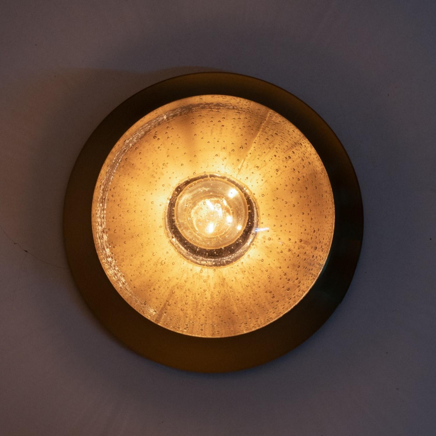 1 des 2 plafonniers en verre ambré de style Limburg, 1960 en vente 2