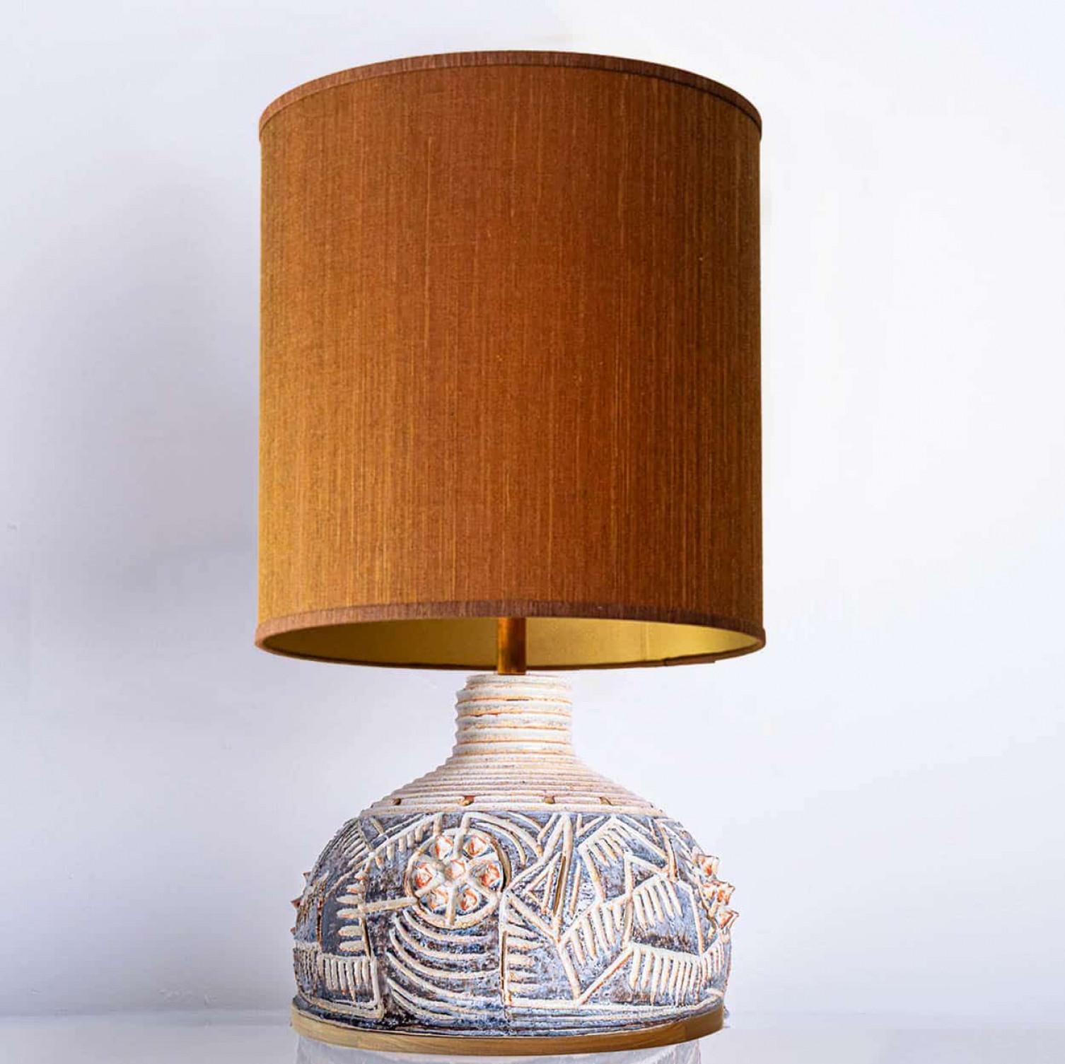 1 of the 2 Axella Ceramic Beige Brown Table Lamps with Custom Shade by R. Houben In Good Condition For Sale In Rijssen, NL