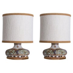 1 de las 2 lámparas Axella de cerámica marrón claro con pantallas personalizadas, Dinamarca 1970