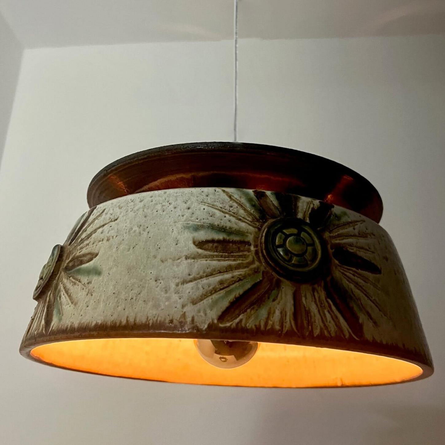 1 delle 2 lampade a sospensione Axella Ceramic Taupe Green Ceramic, Danimarca, 1970 in vendita 4