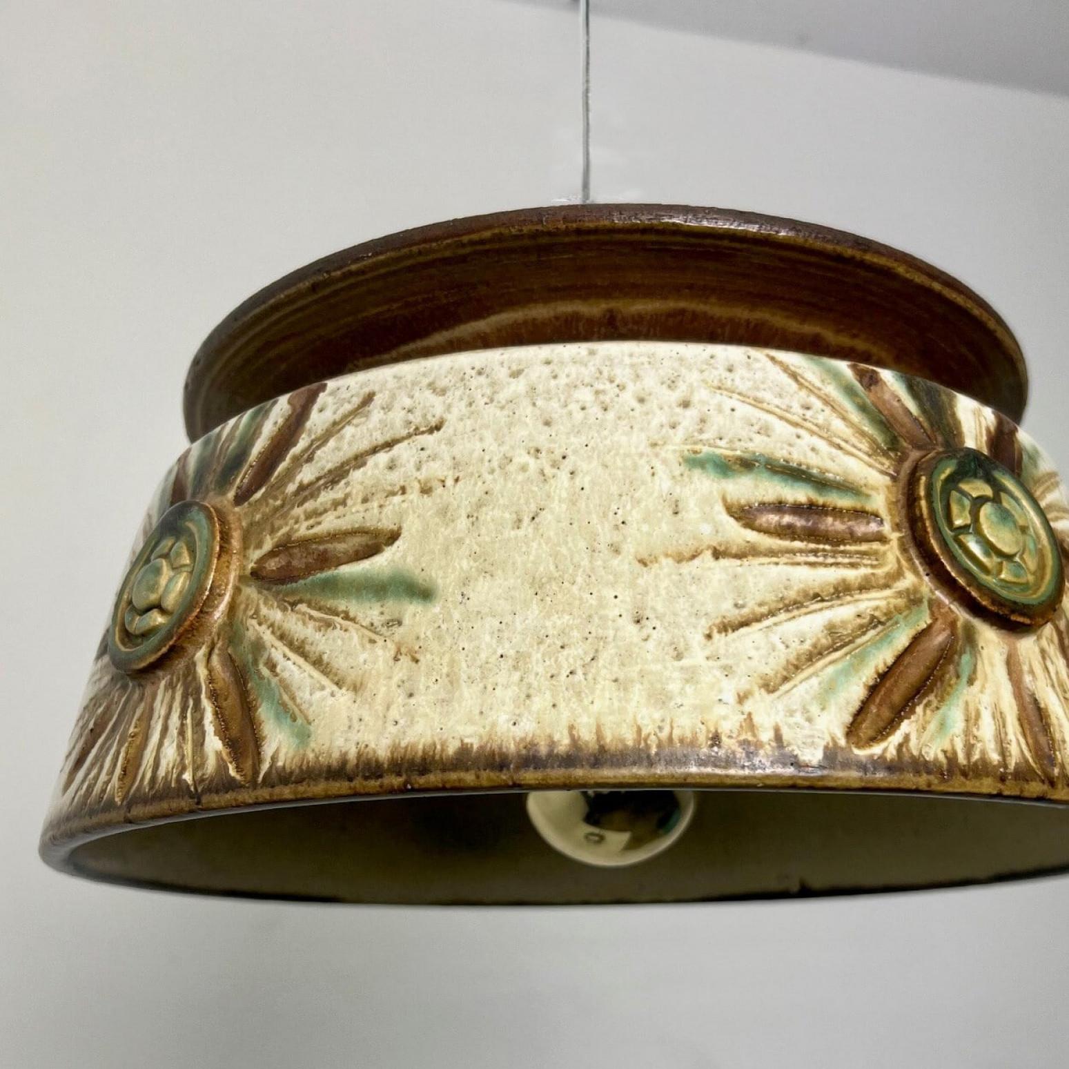 1 delle 2 lampade a sospensione Axella Ceramic Taupe Green Ceramic, Danimarca, 1970 in vendita 5