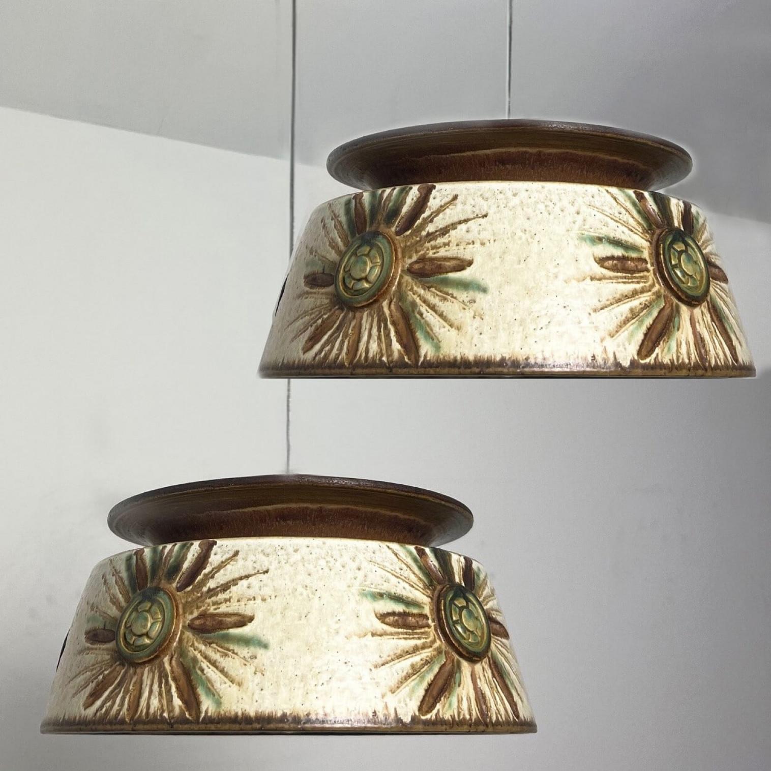 1 delle 2 lampade a sospensione Axella Ceramic Taupe Green Ceramic, Danimarca, 1970 in vendita 8