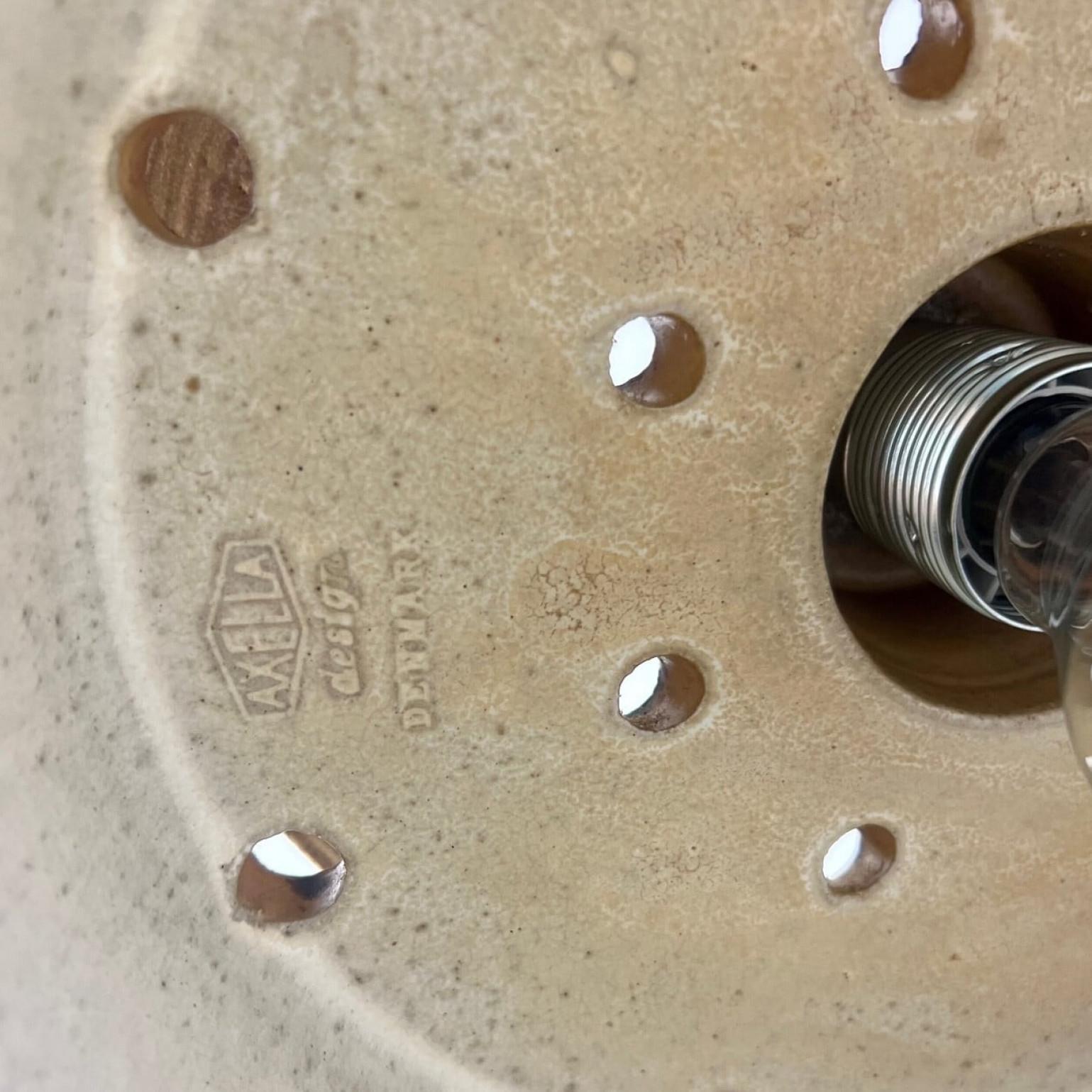 Altro 1 delle 2 lampade a sospensione Axella Ceramic Taupe Green Ceramic, Danimarca, 1970 in vendita