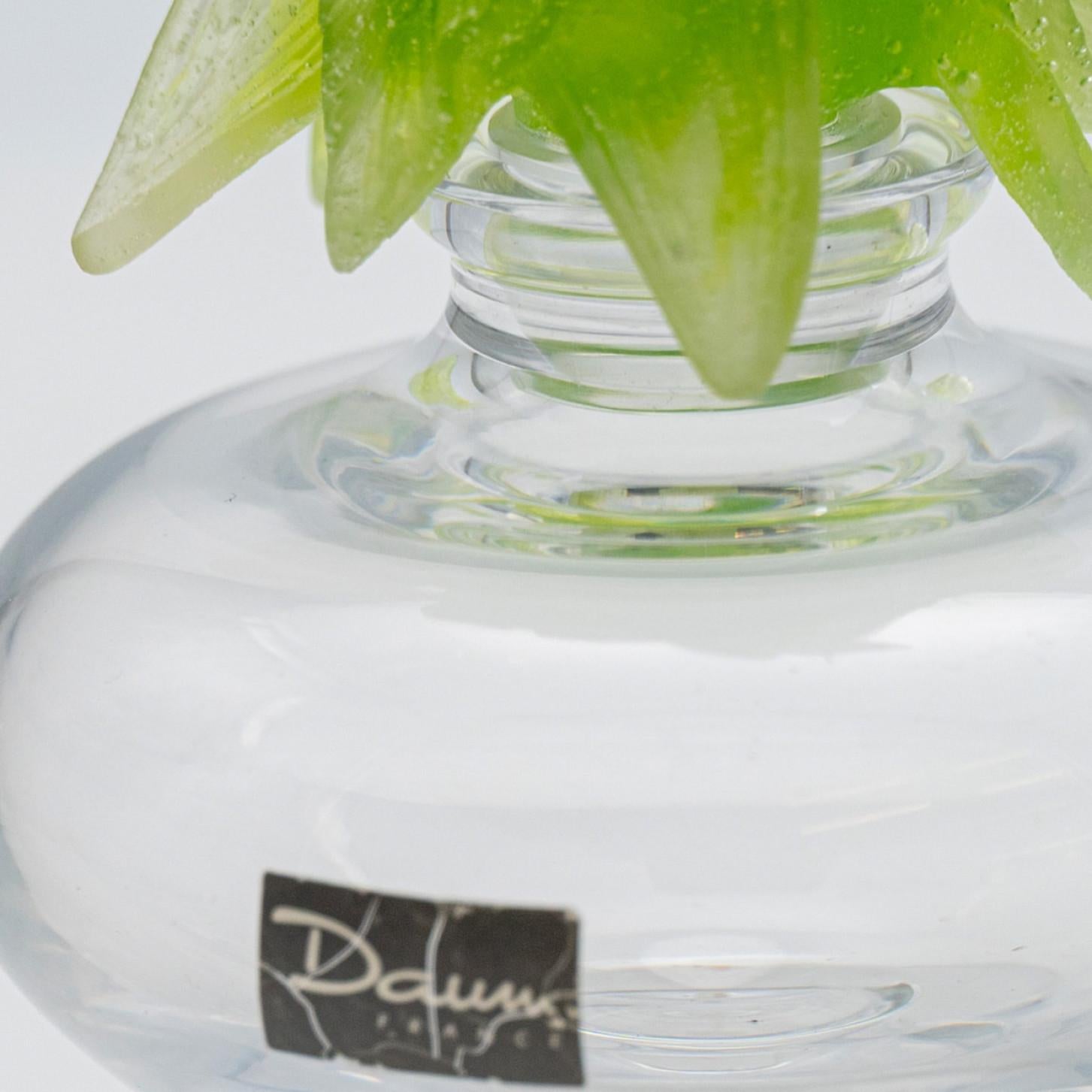 Mid-Century moderno 1 delle 2 bottiglie di fiori verdi in vetro artistico di Baccarat, Francia in vendita