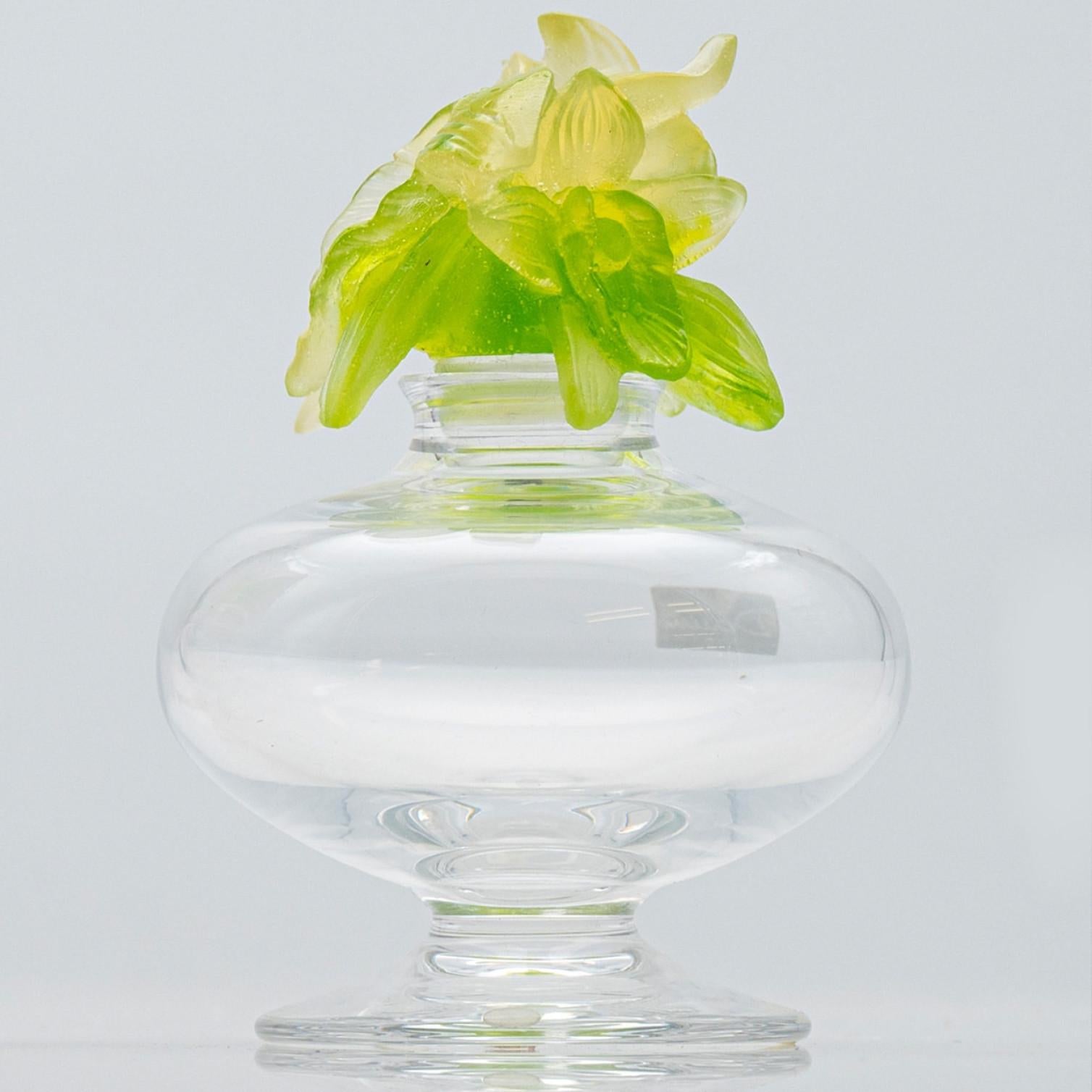 Francese 1 delle 2 bottiglie di fiori verdi in vetro artistico di Baccarat, Francia in vendita