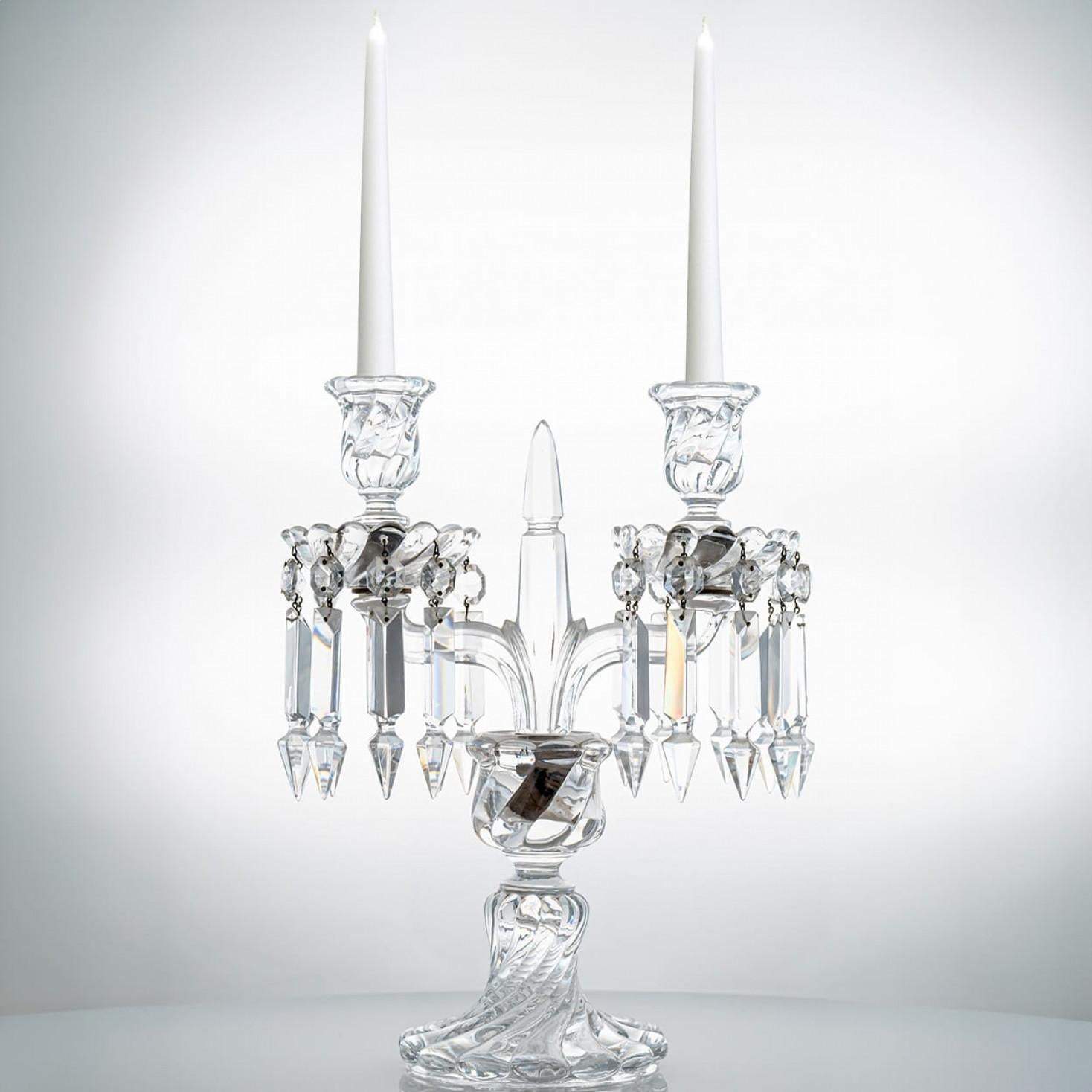 Cristallo 1 dei 2 bellissimi candelabri in cristallo trasparente Baccarat per 2 candele, Francia in vendita
