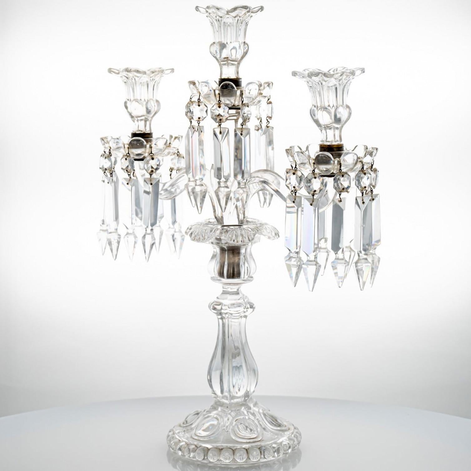 1 dei 2 bellissimi candelabri in cristallo trasparente Baccarat per 3 candele, Francia in vendita 2