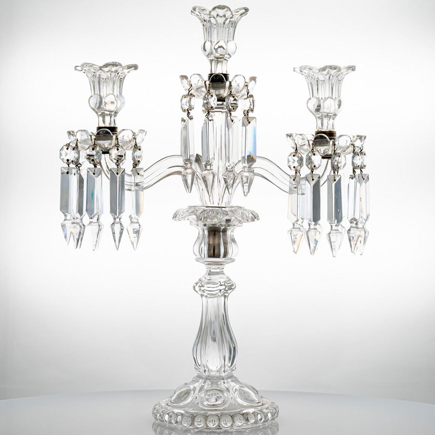1 dei 2 bellissimi candelabri in cristallo trasparente Baccarat per 3 candele, Francia in vendita 3