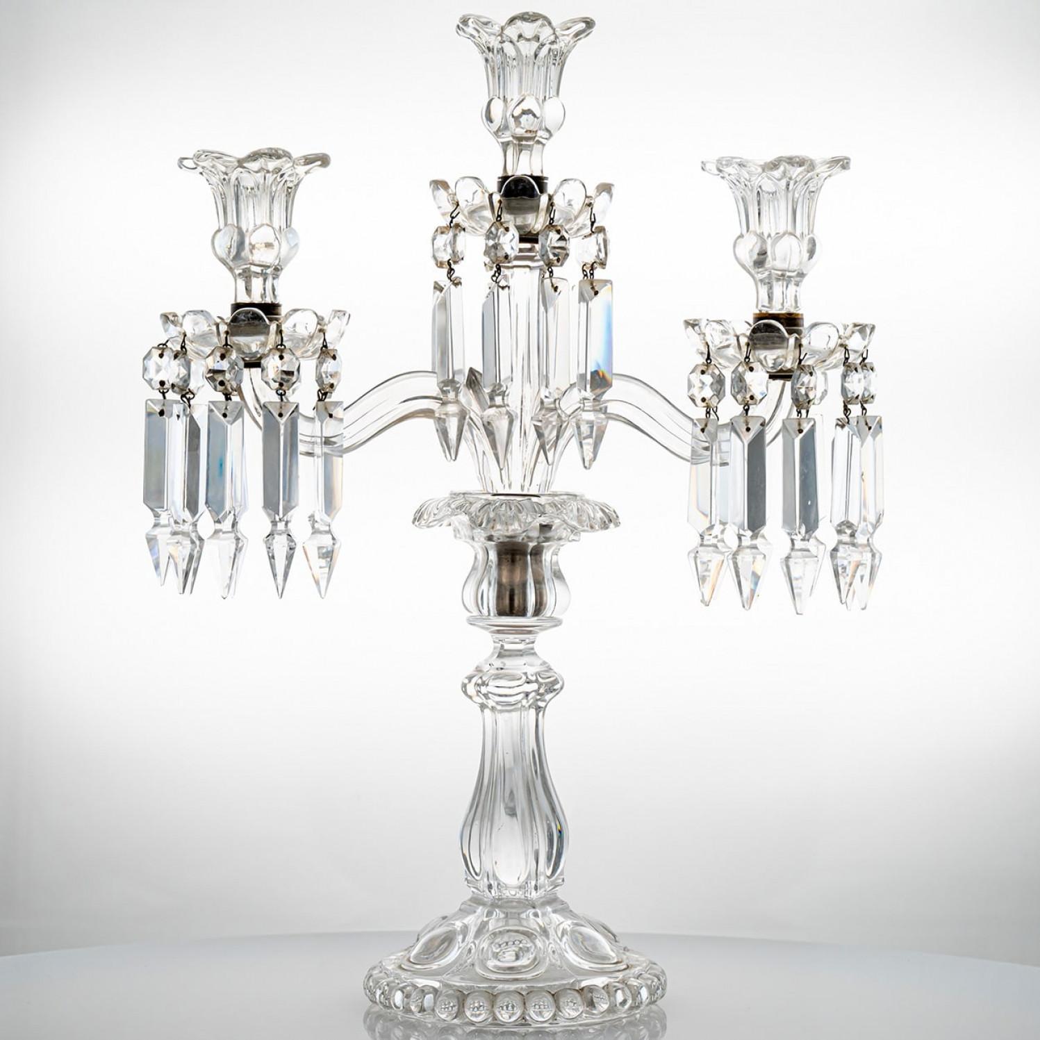 1 dei 2 bellissimi candelabri in cristallo trasparente Baccarat per 3 candele, Francia in vendita 3