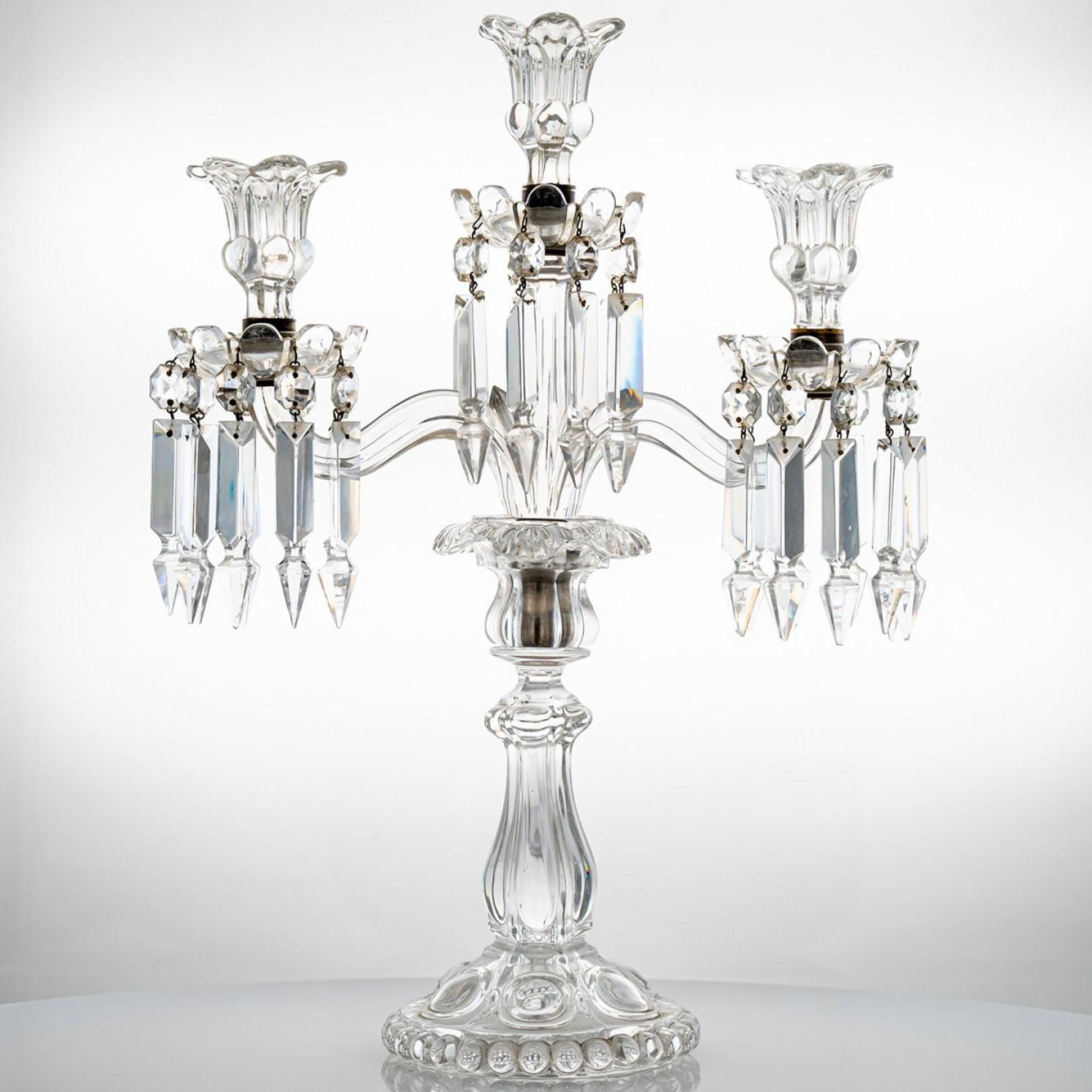 1 dei 2 bellissimi candelabri in cristallo trasparente Baccarat per 3 candele, Francia in vendita 3