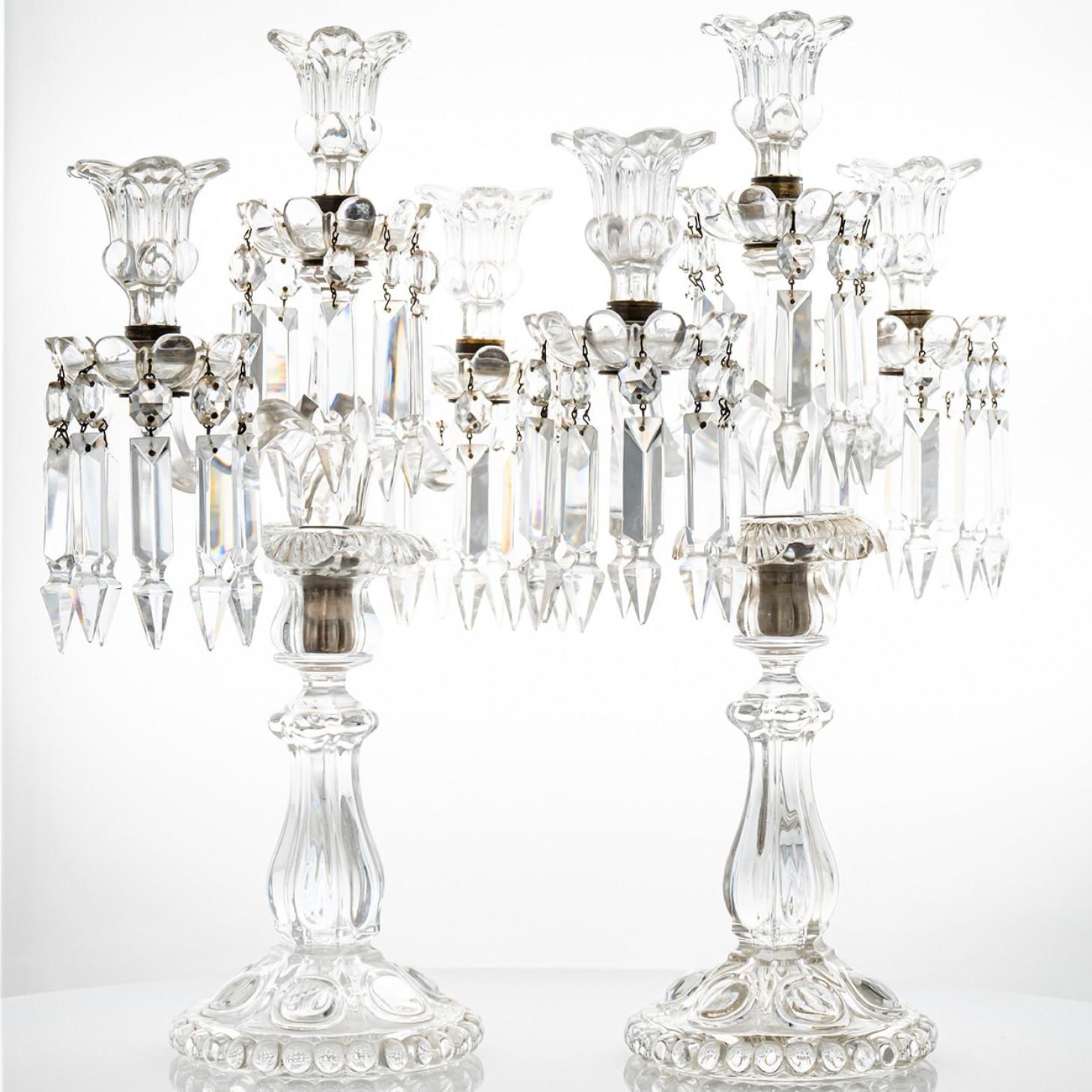 Cristallo 1 dei 2 bellissimi candelabri in cristallo trasparente Baccarat per 3 candele, Francia in vendita