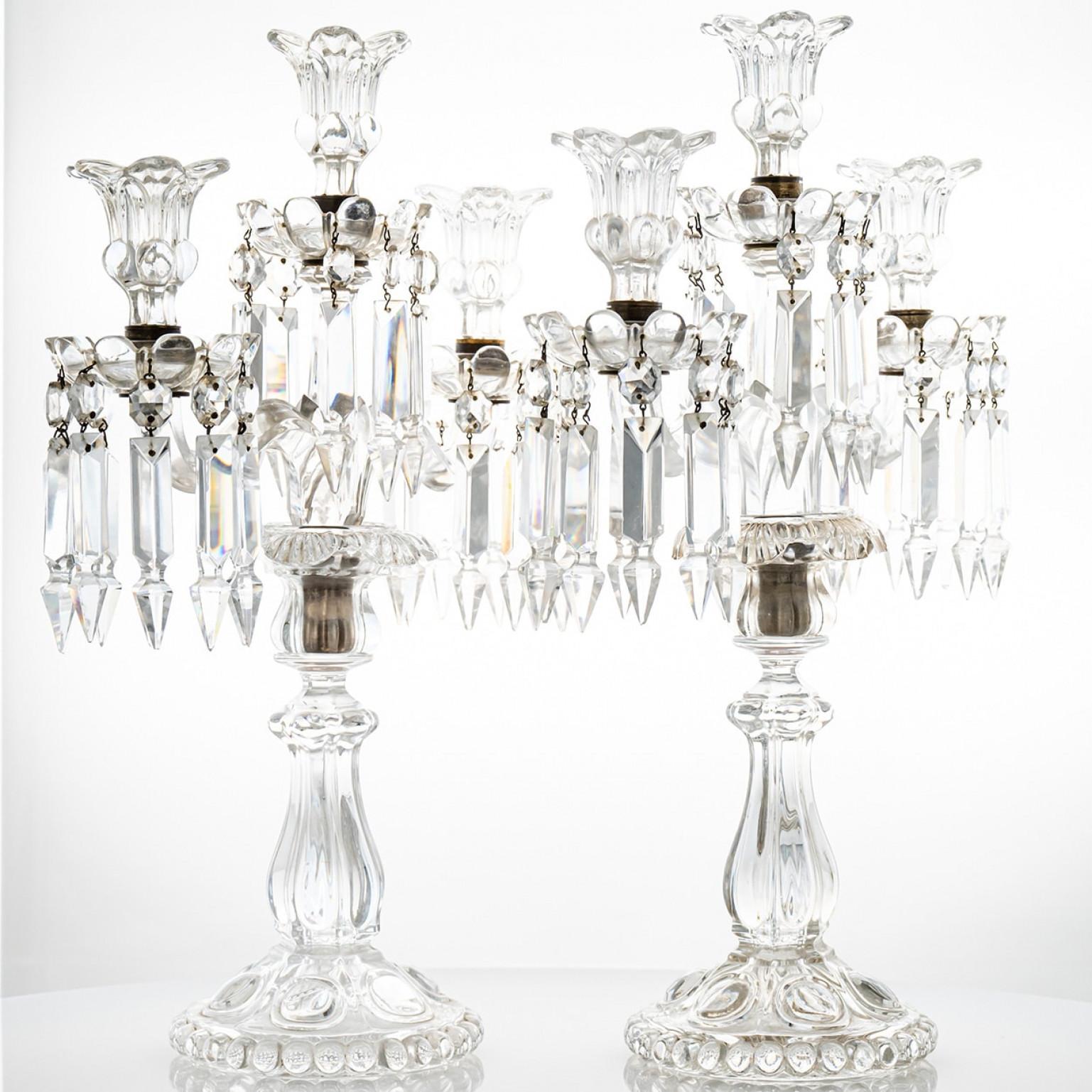 Cristallo 1 dei 2 bellissimi candelabri in cristallo trasparente Baccarat per 3 candele, Francia in vendita